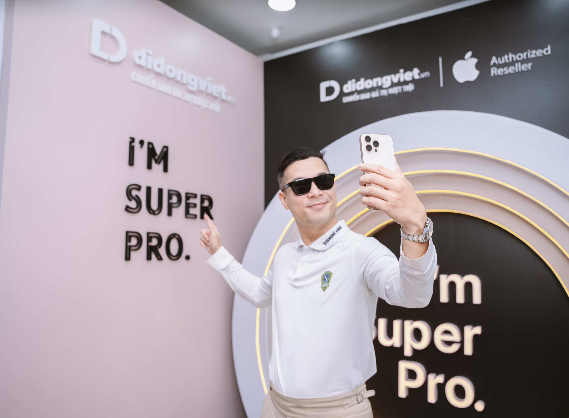 Dàn nghệ sĩ “Anh trai vượt ngàn chông gai” đi sắm iPhone 16 Pro Max - ảnh 4
