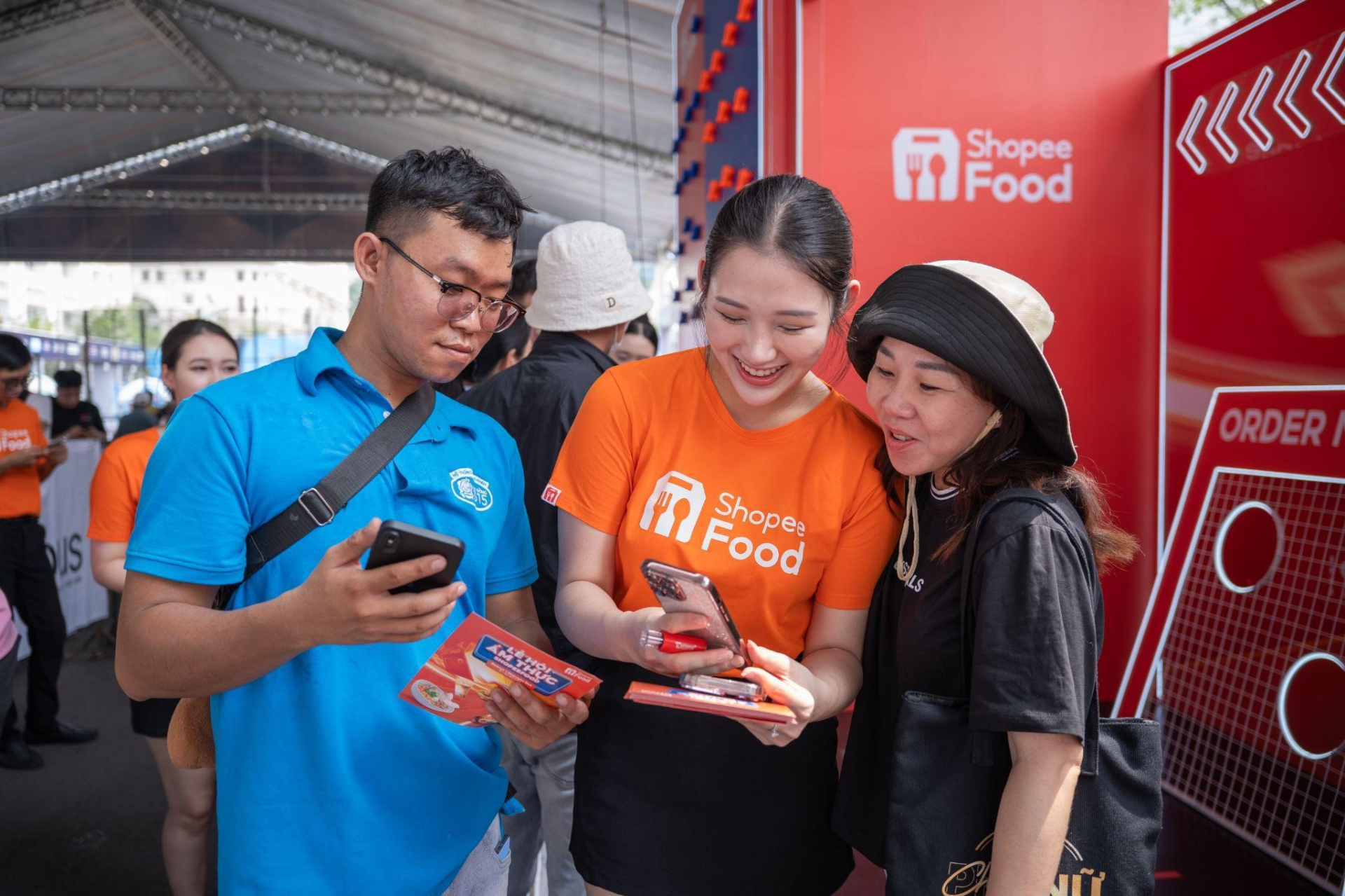 ShopeeFood bùng nổ với Lễ hội ẩm thực tại District 1 Midnight Run 2024: Hàng trăm món ngon giữa đại lộ sôi động - ảnh 8