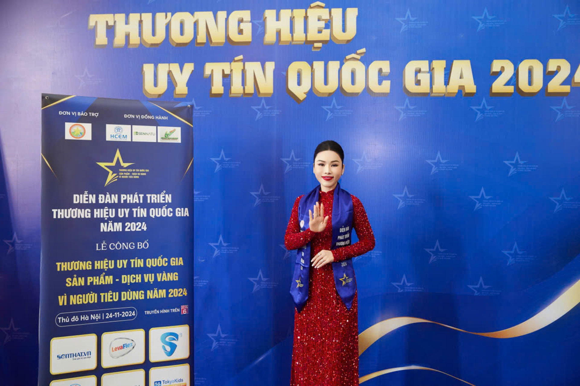 Nữ doanh nhân Vũ Phương Thúy đại diện ChitPi Diamond nhận Cúp Thương hiệu Uy tín Quốc gia 2024 - ảnh 3