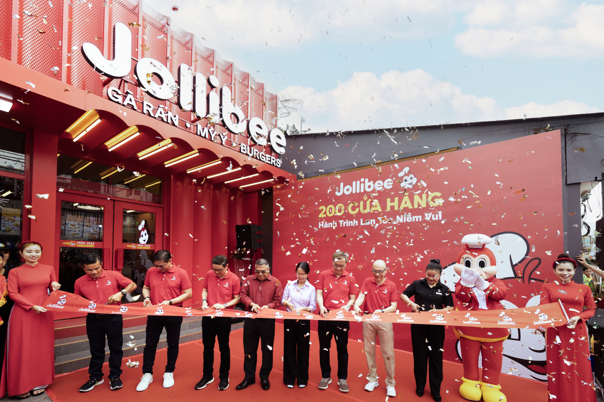 Kay Trần checkin tại buổi khai trương cửa hàng thứ 200 của Jollibee Việt Nam - ảnh 4
