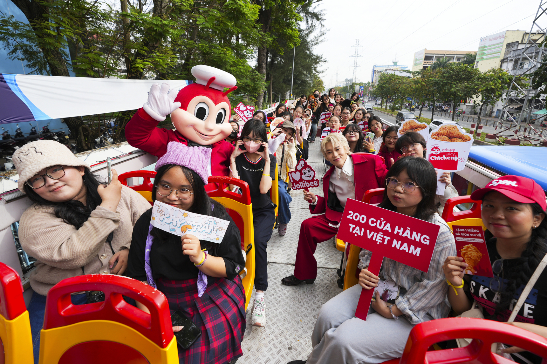 Kay Trần checkin tại buổi khai trương cửa hàng thứ 200 của Jollibee Việt Nam - ảnh 2