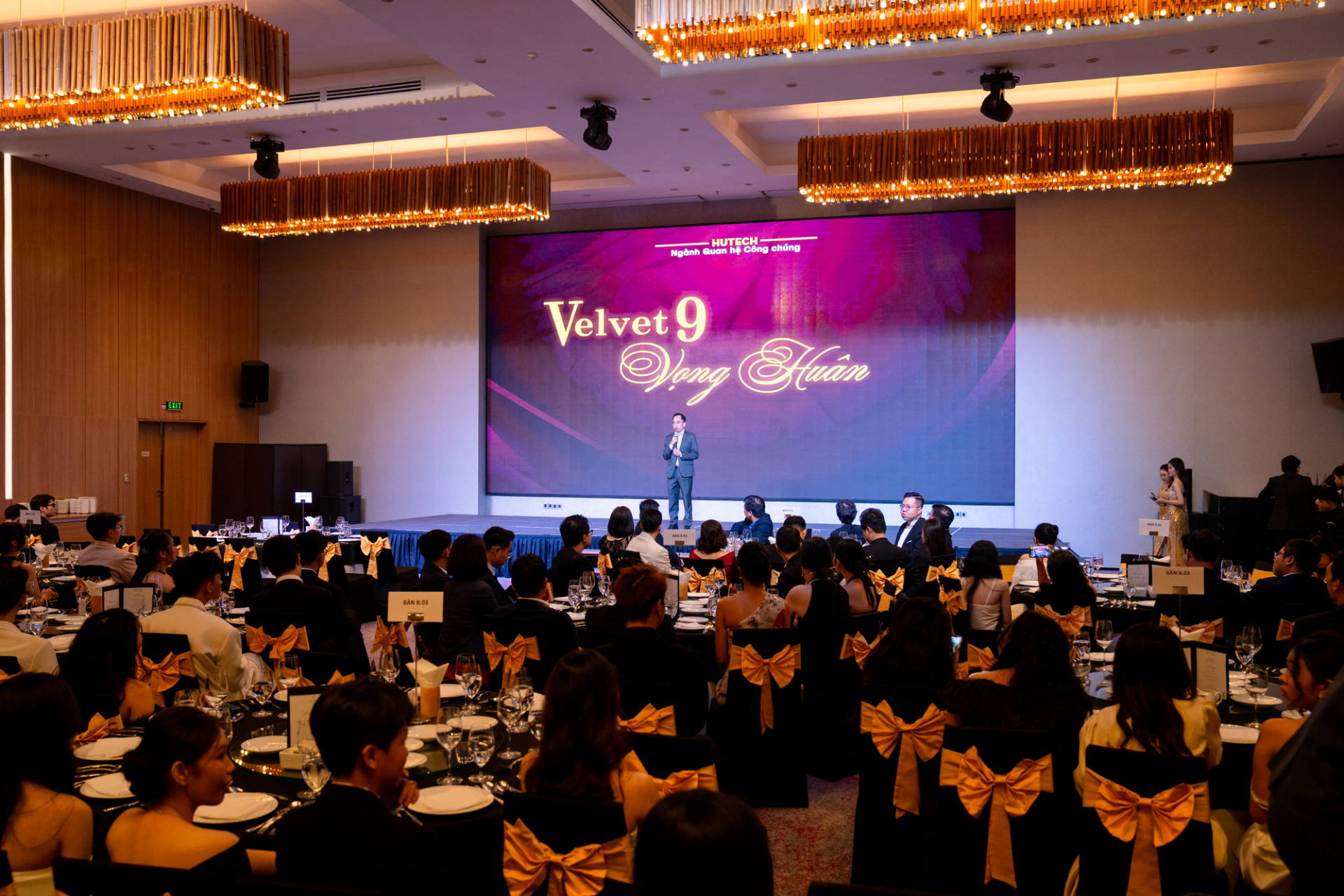 VELVET9: Vọng Huân - sự kiện đẳng cấp của sinh viên Quan hệ công chúng HUTECH - ảnh 1