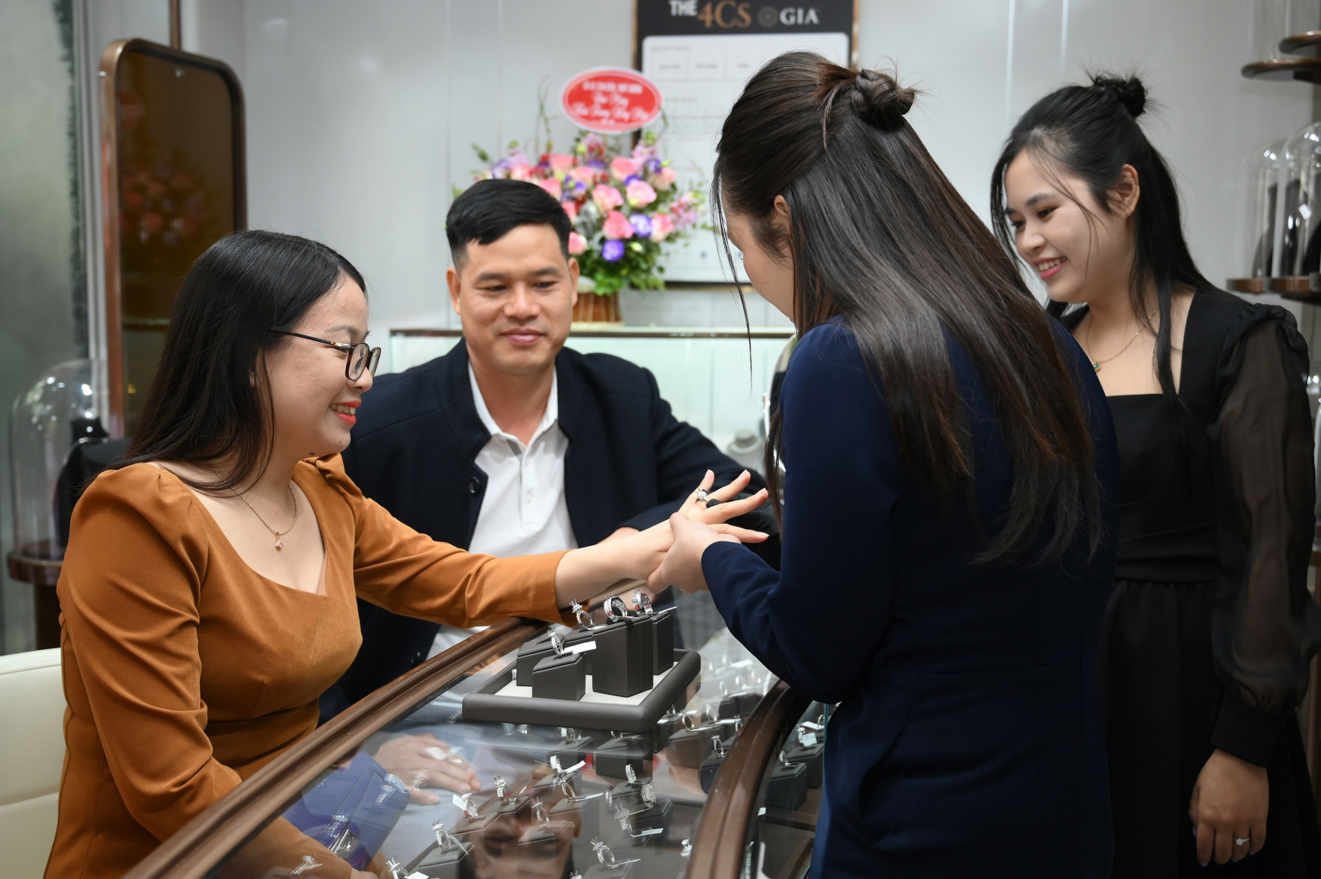 Khai Trương Showroom Trang Sức Kim Cương Lapola Hà Nội – Cột Mốc Đánh Dấu Hành Trình Phát Triển Bền Vững - ảnh 2