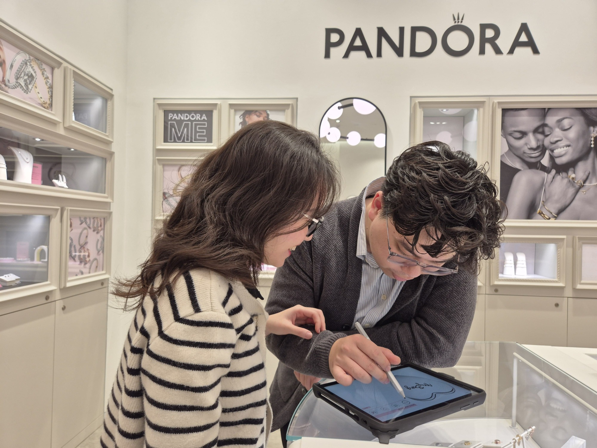 Pandora Ra Mắt Dịch Vụ Khắc Trang Sức Tại Việt Nam - Lưu Giữ Khoảnh Khắc Thành Dấu Ấn Vĩnh Cửu - ảnh 2