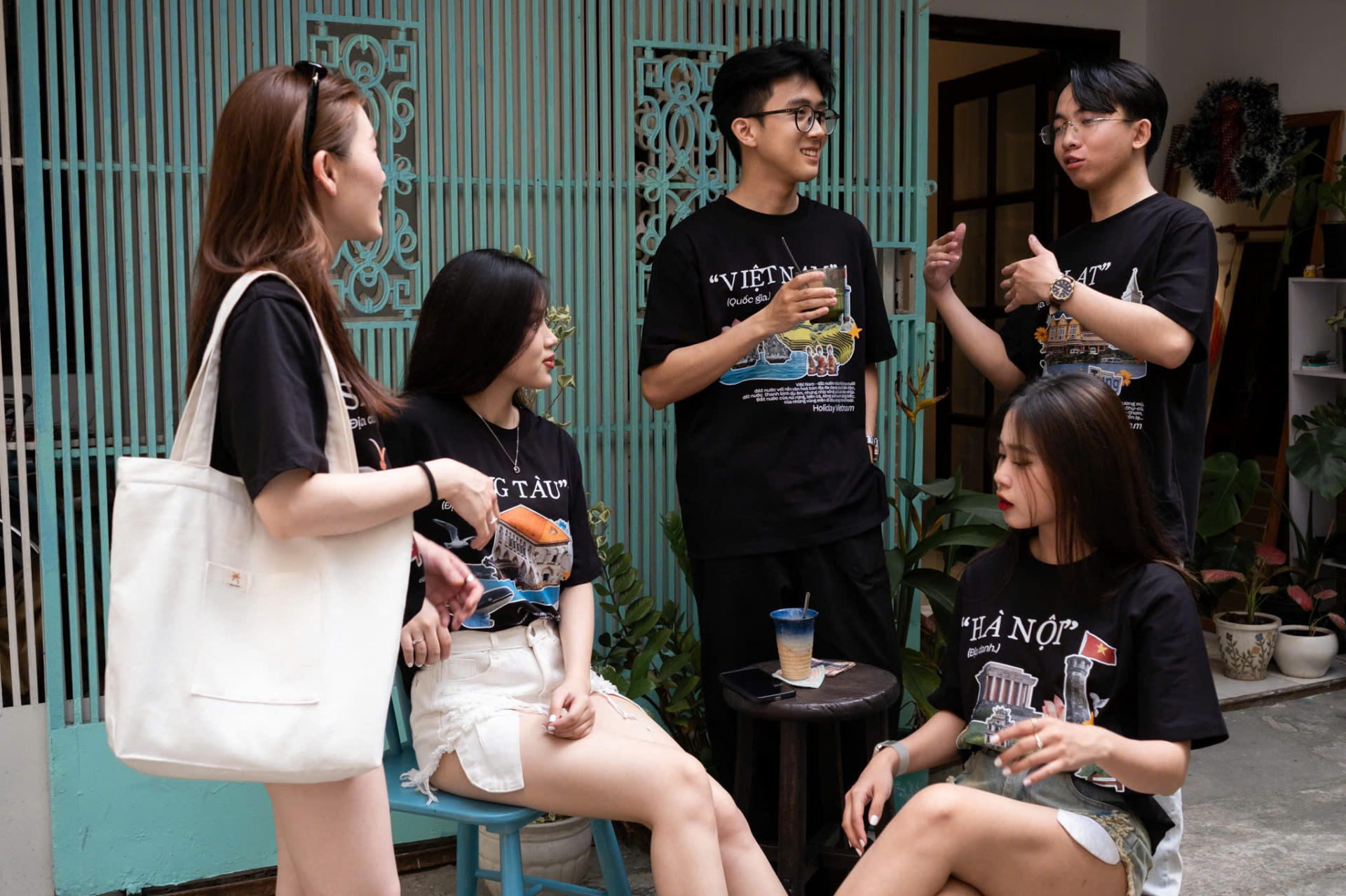 Khi thời trang trở thành “tuyên ngôn” yêu nước - ảnh 3