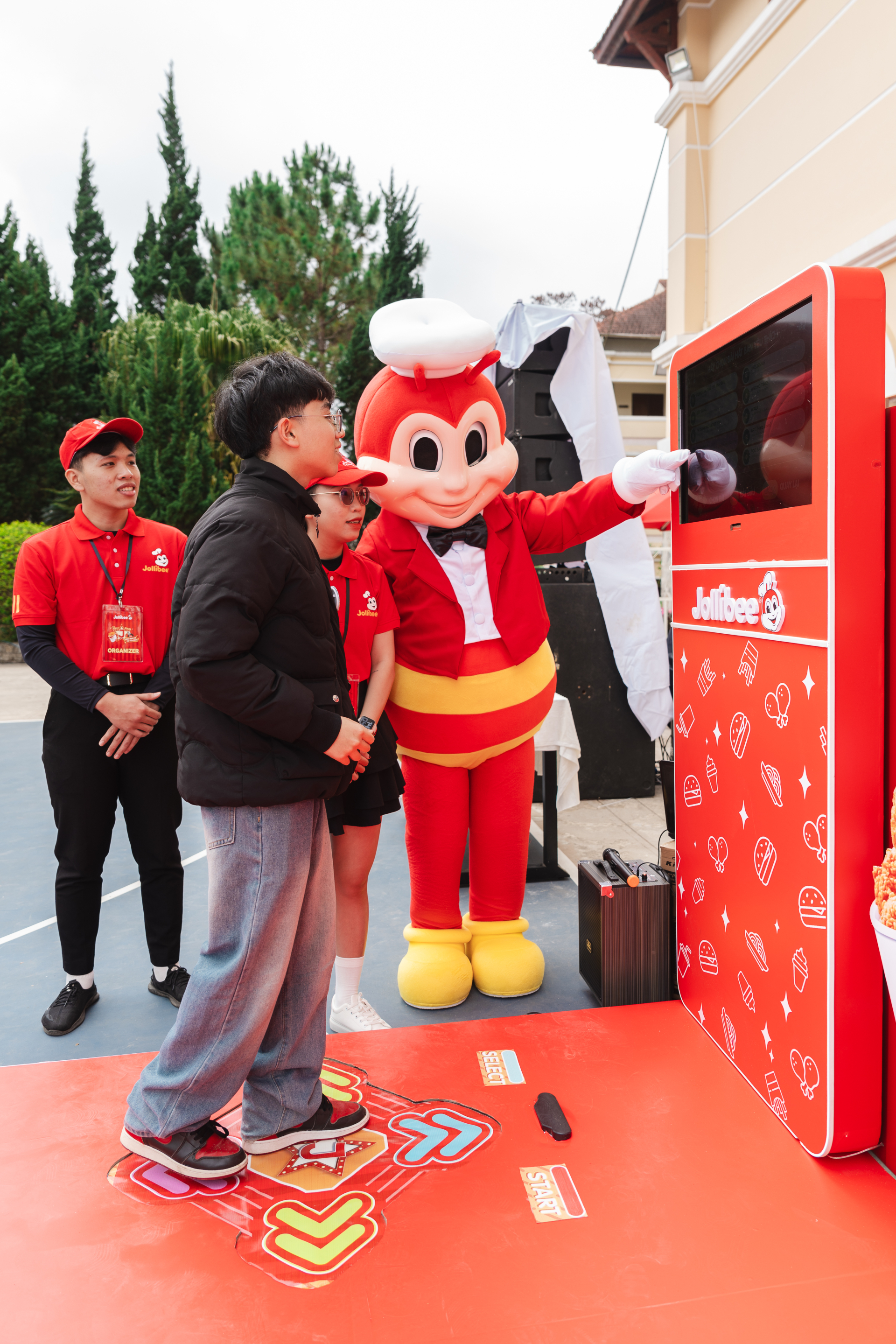 Jollibee bùng nổ cùng sinh viên qua sân chơi âm nhạc The Jolly Stars 2025 - ảnh 1