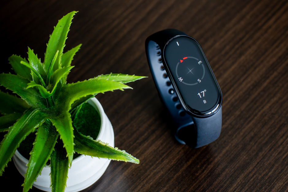 Đeo nhẹ tênh - Sống chất hơn mỗi ngày với Xiaomi Smart Band 10 - ảnh 2
