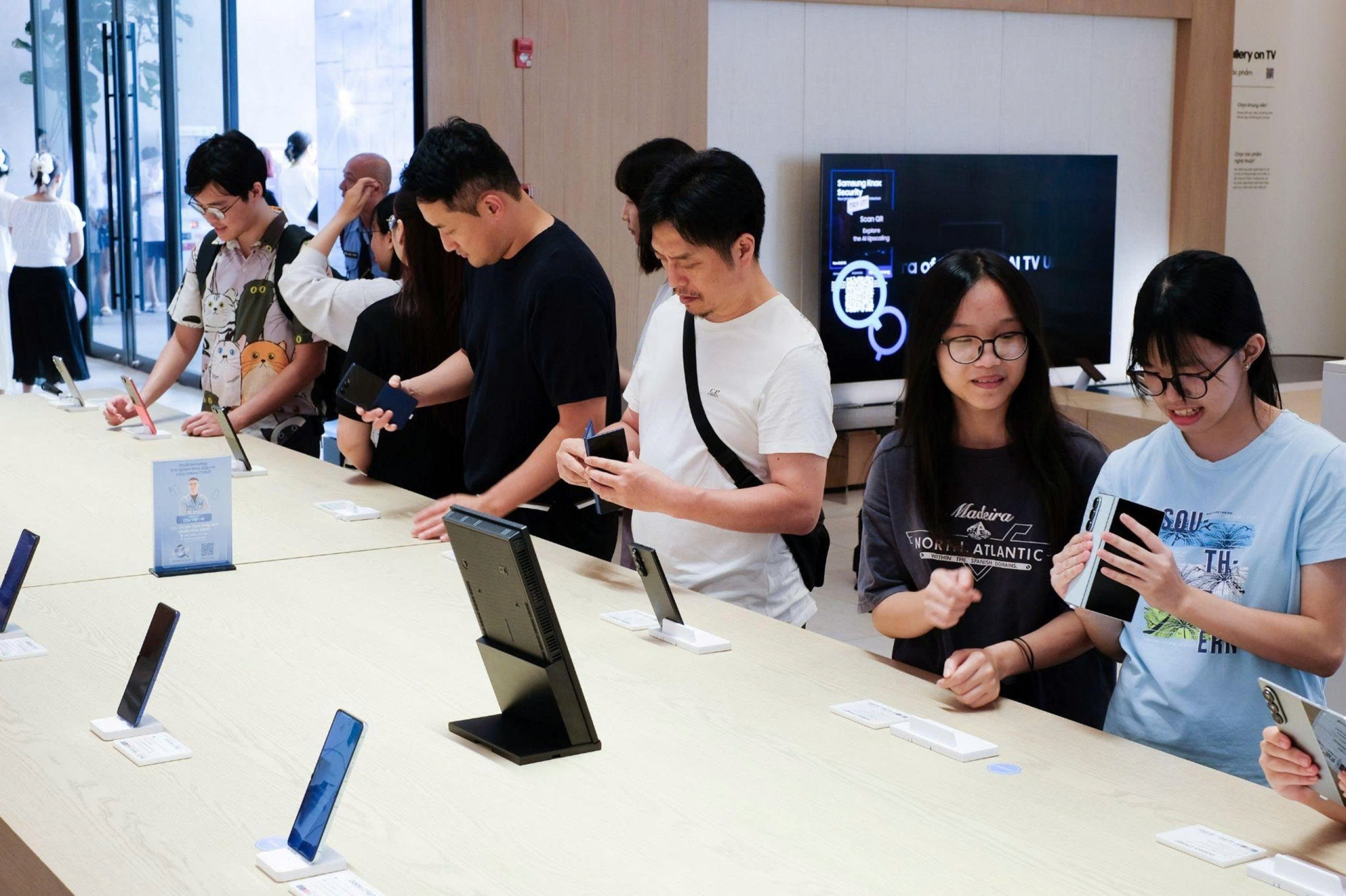 Galaxy Z Fold7 & Z Flip7 khiến người dùng lần đầu “rời bỏ” điện thoại phẳng không hối tiếc - ảnh 1