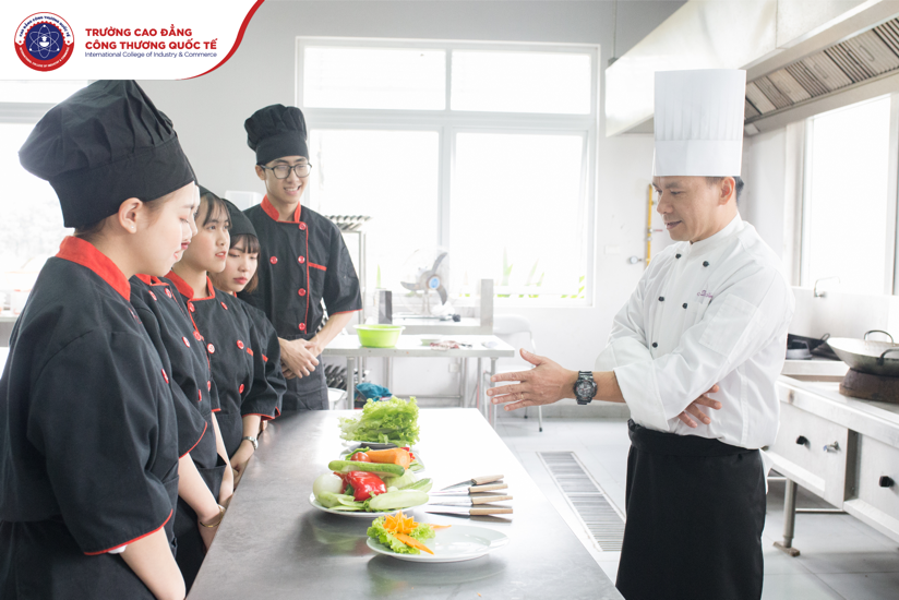 Khám phá phòng thực hành chuẩn “5 sao” của sinh viên Cao đẳng Công thương Quốc tế - ảnh 4