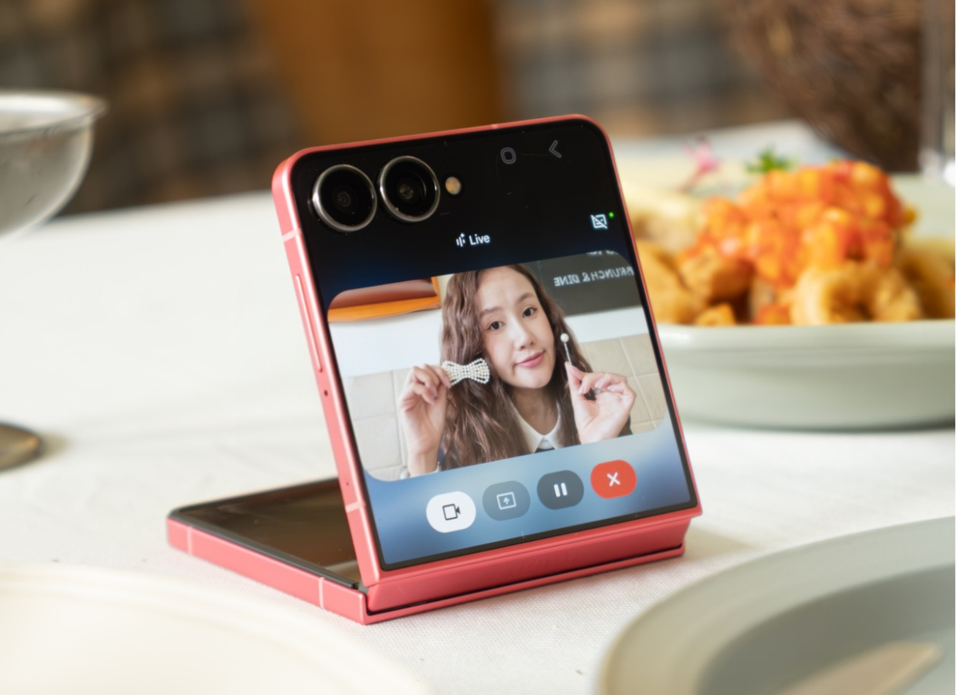 Galaxy Z Flip7 đỉnh đến độ: Người dùng Z Flip6 nhìn là muốn lên đời, ai xài máy phẳng cũng thấy “rung động” - ảnh 3