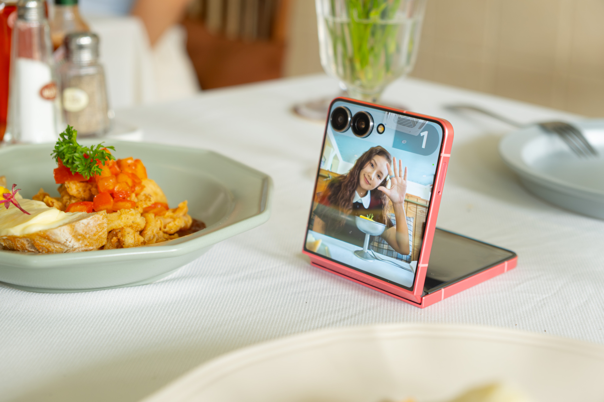 Galaxy Z Flip7 đỉnh đến độ: Người dùng Z Flip6 nhìn là muốn lên đời, ai xài máy phẳng cũng thấy “rung động” - ảnh 4