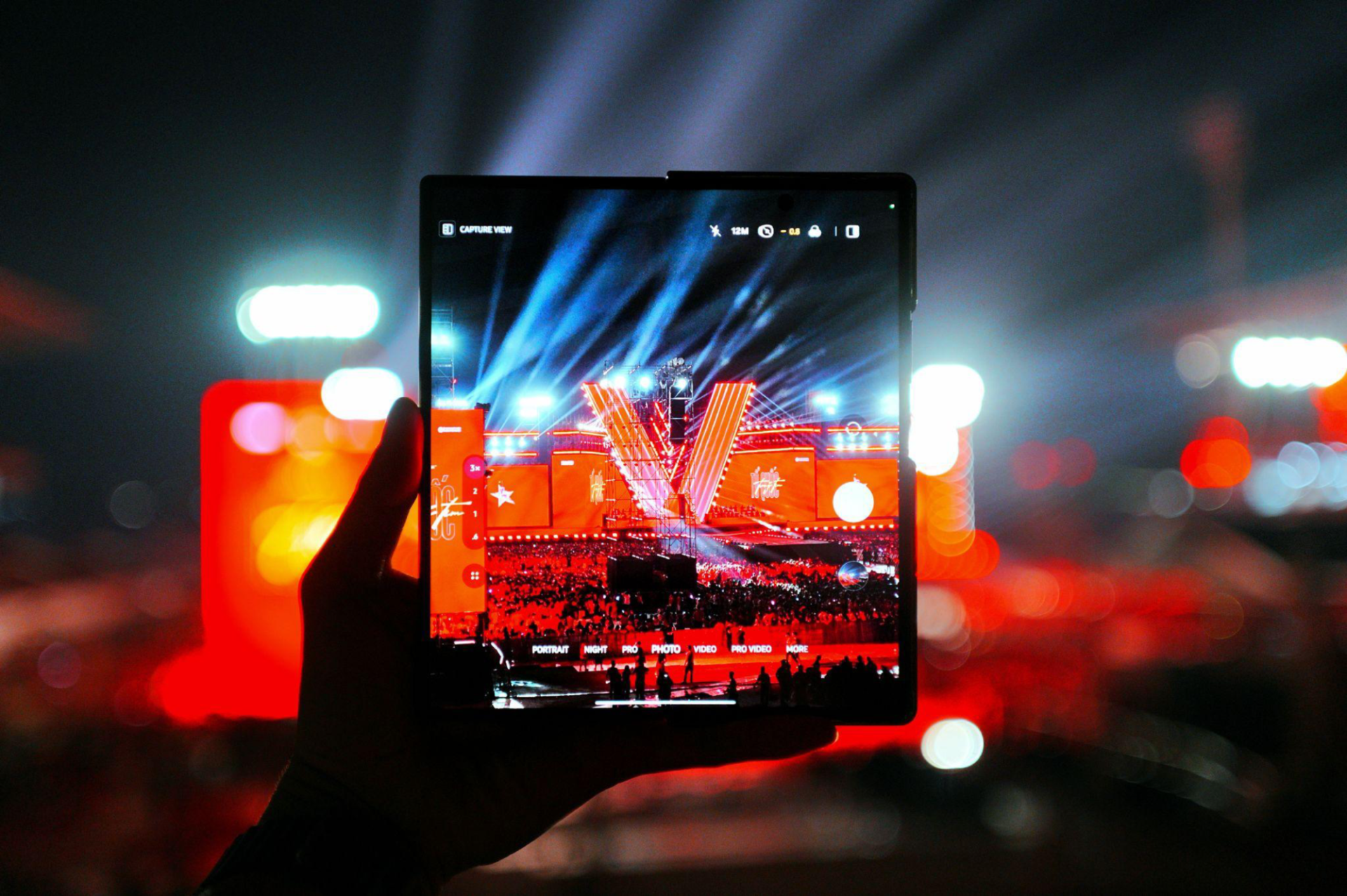 Gập mở khoảnh khắc tự hào dân tộc cùng Galaxy Z Fold7 tại đêm “concert Quốc gia” - ảnh 1