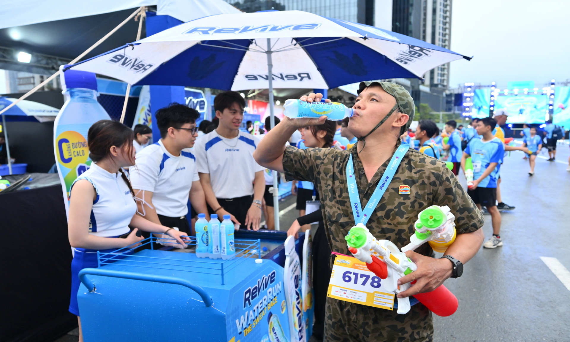 Khuấy Động Mùa Hè Với Chuỗi Trải Nghiệm Có 1-0-2 Tại Đường Chạy Nước Revive Water Run Đà Nẵng 2025 - ảnh 6
