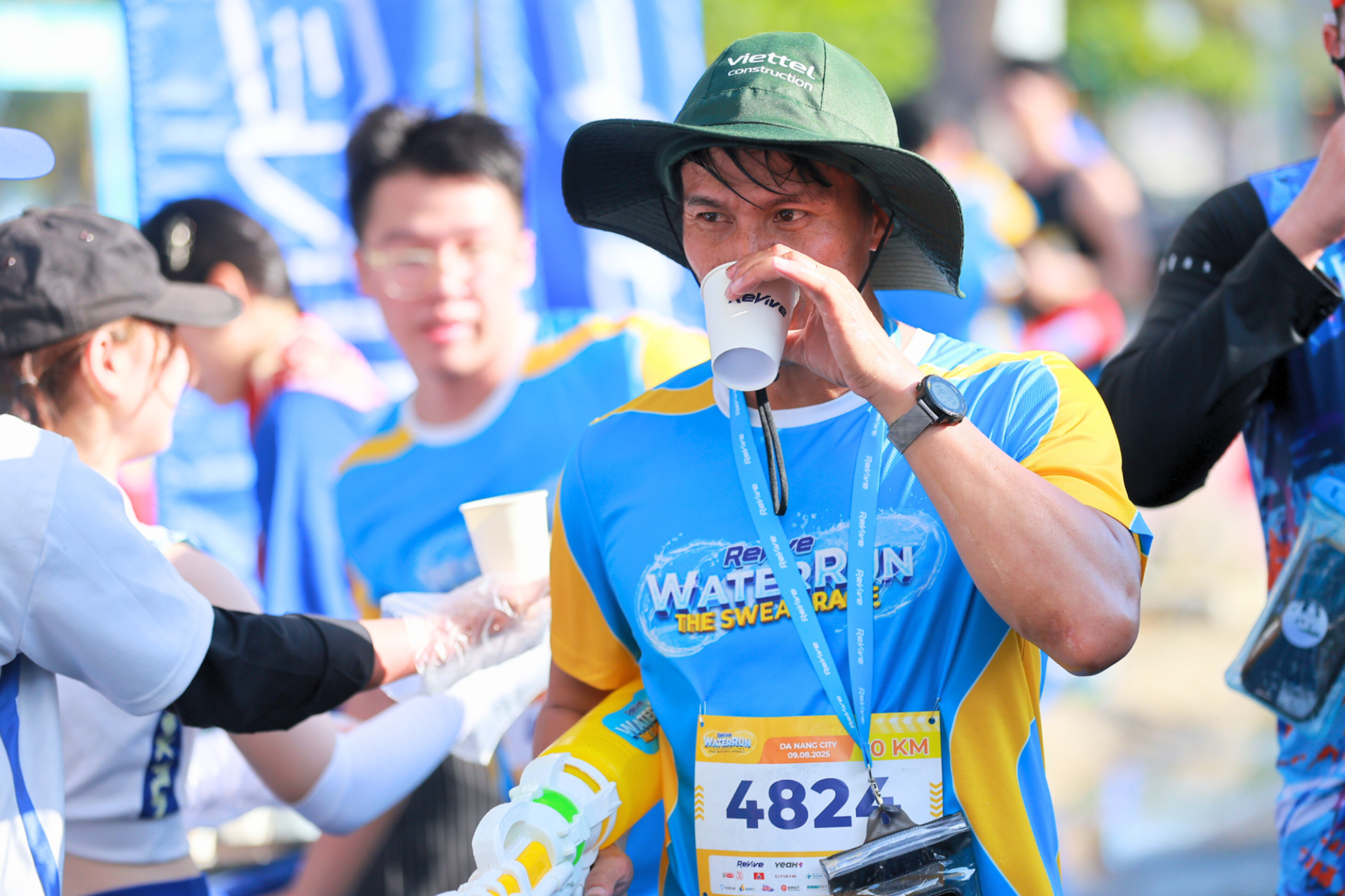 Ngàn Khoảnh Khắc Mát Mẻ Hạ Nhiệt Nắng Hè Tại Đường Chạy Nước Revive Water Run Đà Nẵng 2025 - ảnh 7