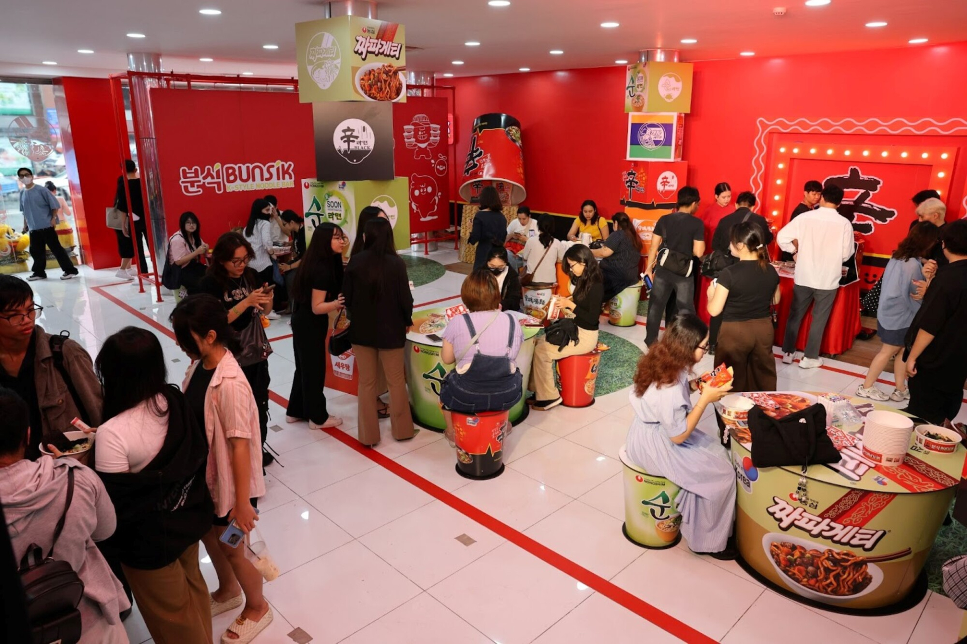 Pop-up Store Nongshim lần đầu xuất hiện tại Việt Nam, trở thành điểm đến thu hút giới trẻ - ảnh 4