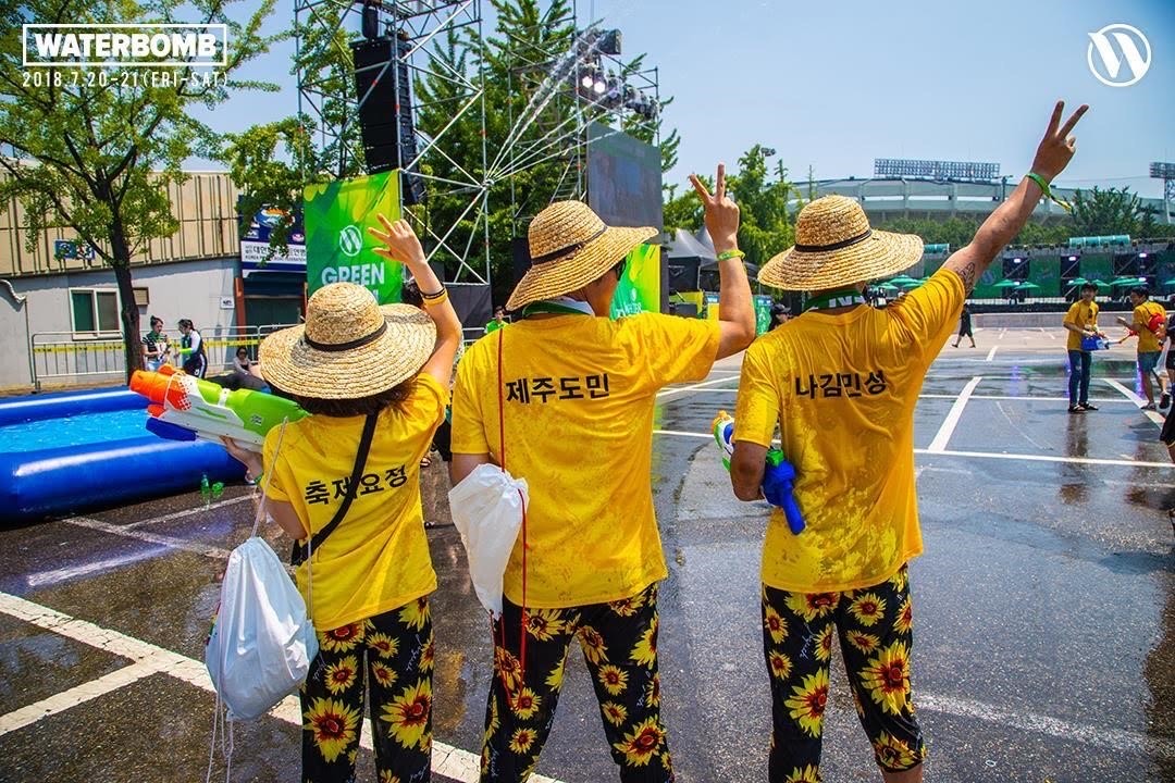 Gợi ý loạt outfit giúp các “trai xinh gái đẹp” biến hình “ướt vẫn slay” tại lễ hội nhạc nước WATERBOMB HO CHI MINH CITY - ảnh 8