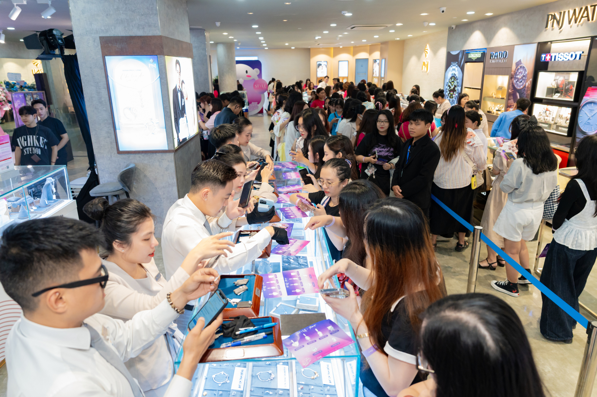 Tăng Phúc và cú sốc sold out trong 30 phút: Khi PiFam “flex” đẳng cấp fandom! - ảnh 1