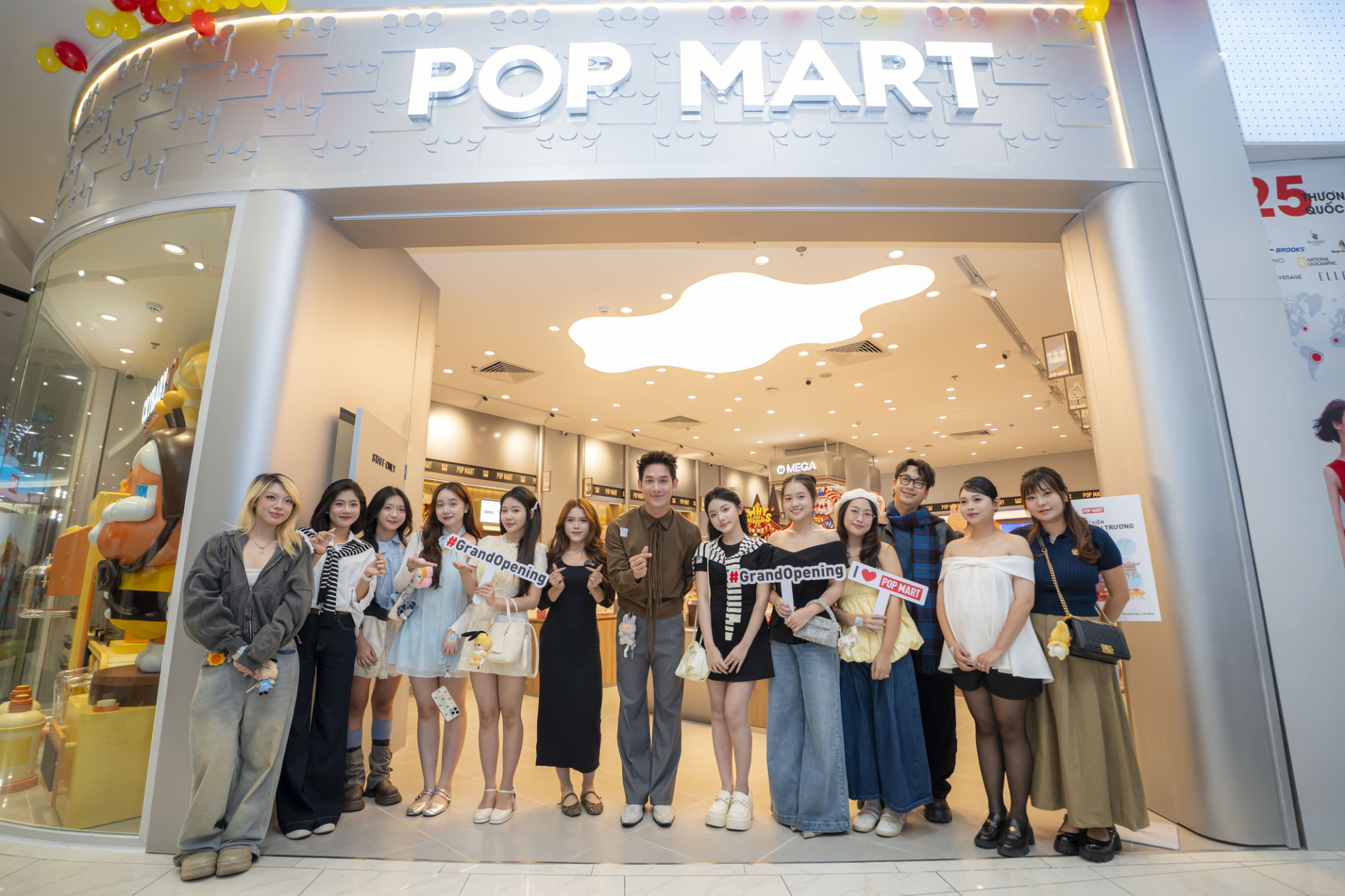 POP MART Chính Thức 'Chạm Ngõ' Thủ Đô: Cửa Hàng Đầu Tiên Đến Gần Hơn Với Giới Trẻ Việt - ảnh 4