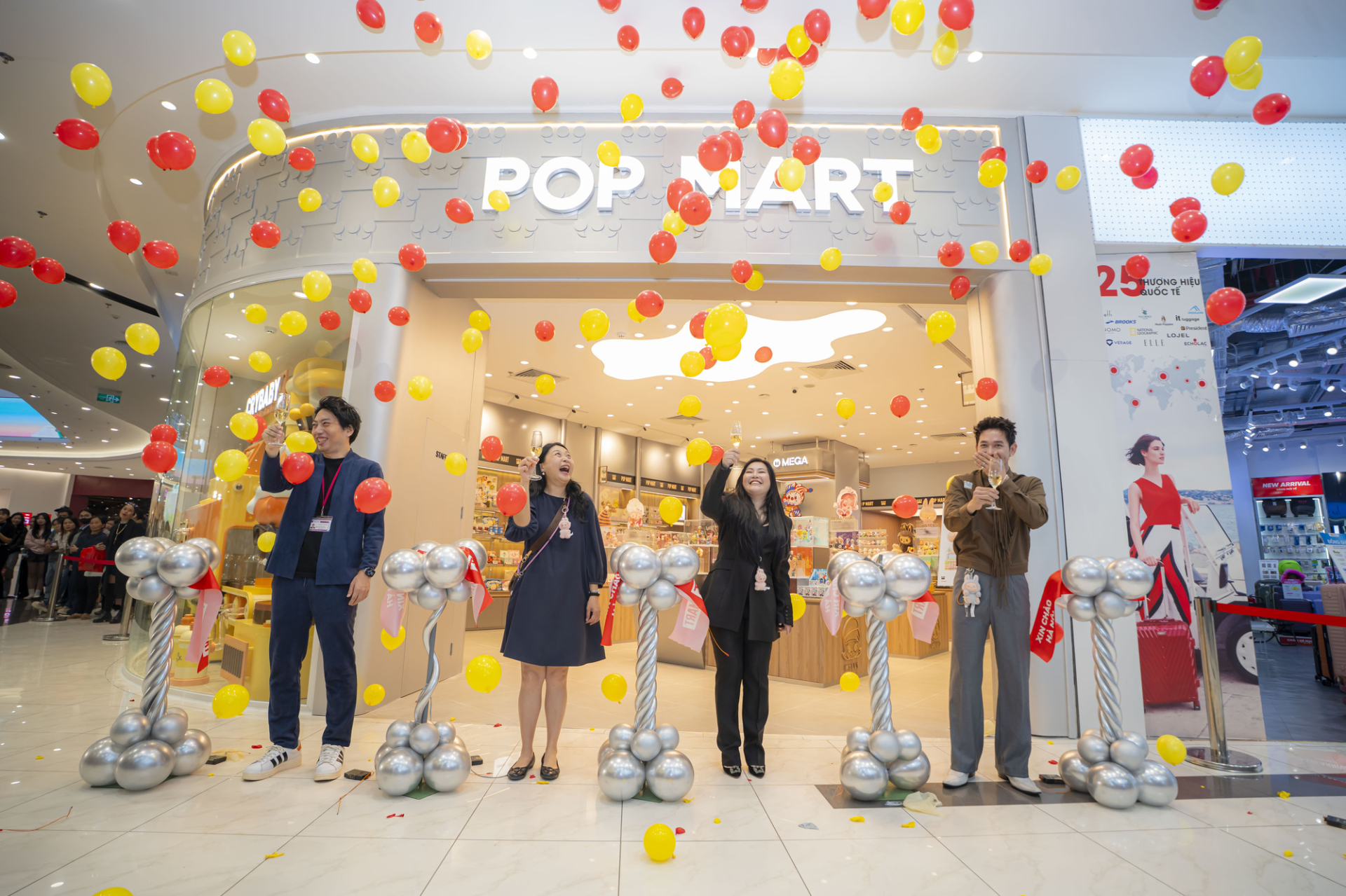 POP MART Chính Thức 'Chạm Ngõ' Thủ Đô: Cửa Hàng Đầu Tiên Đến Gần Hơn Với Giới Trẻ Việt - ảnh 6