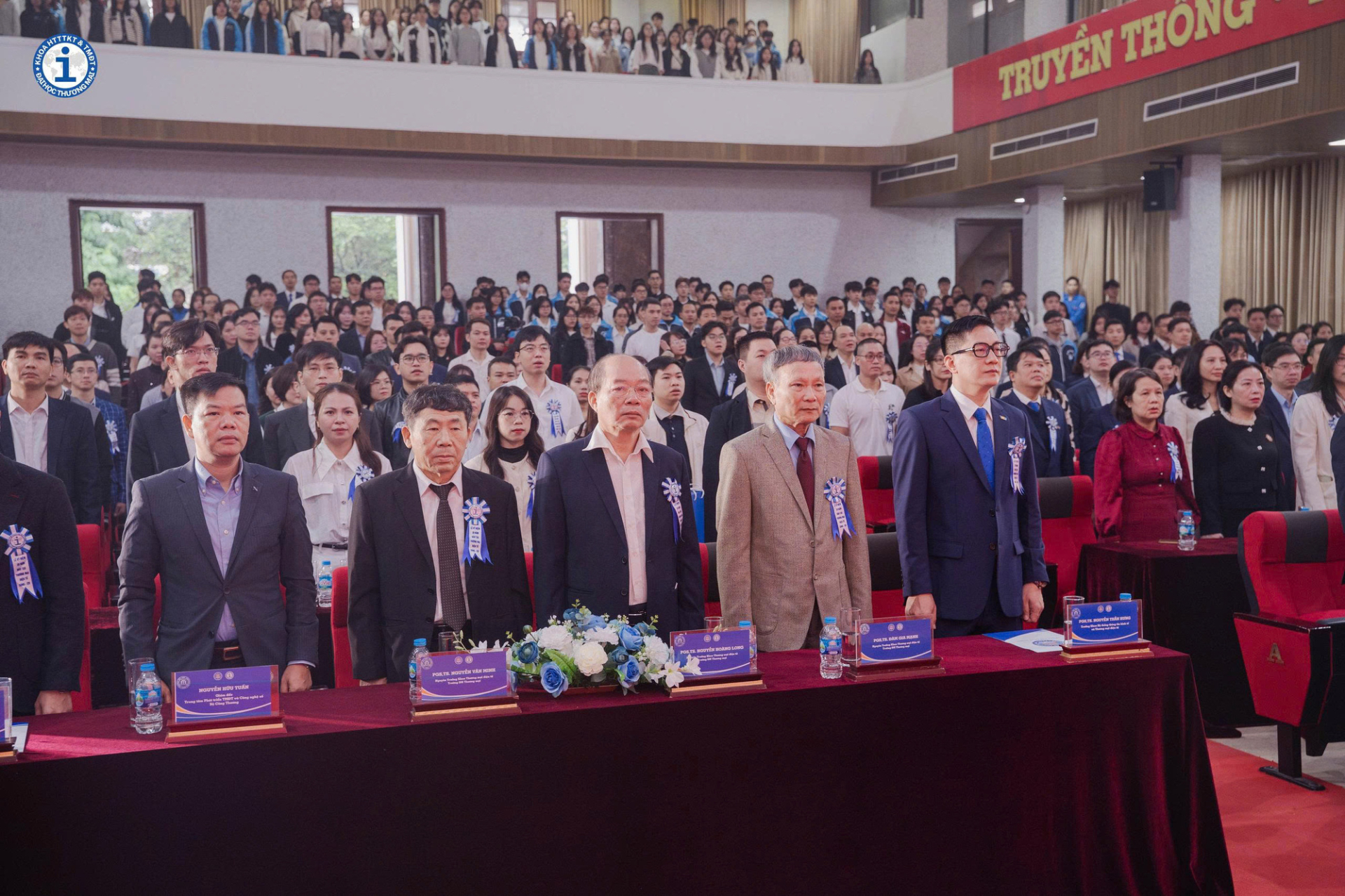 Bằng khen Bộ Giáo dục & Đào tạo trao tặng hành trình 20 năm tiên phong đào tạo Thương mại điện tử - ảnh 5