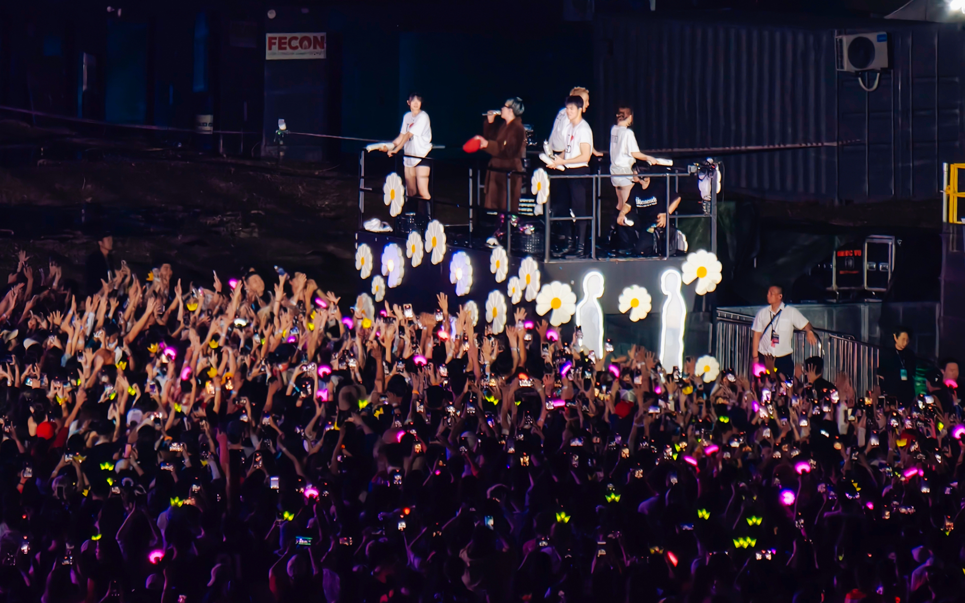 Vì sao fan không thể “move on” khỏi G-DRAGON 2025 WORLD TOUR [Übermensch] in Hanoi, presented by VPBank - ảnh 4