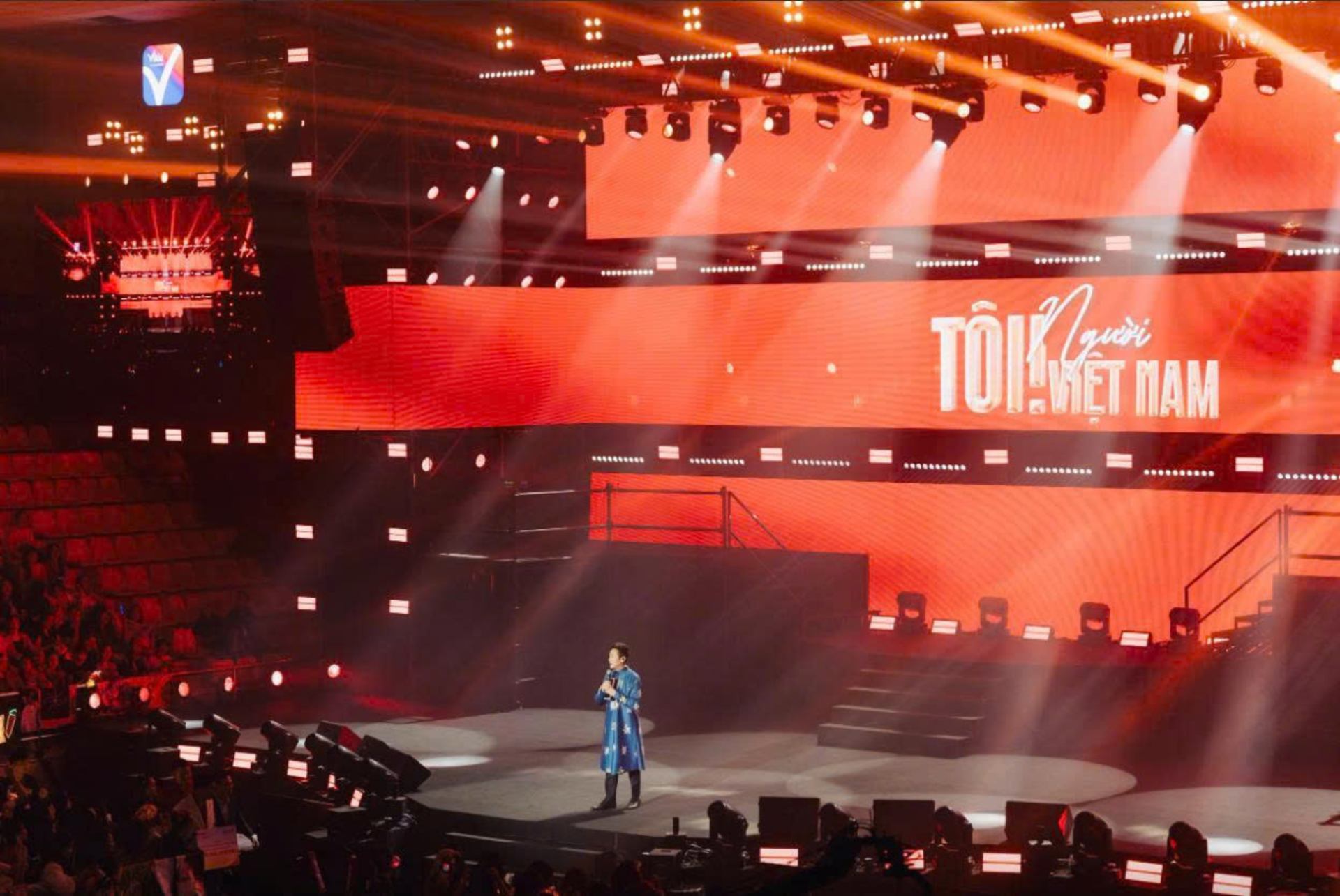 Vikki lan tỏa yêu thương : Đêm nhạc “Tôi! Người Việt Nam” & 5,3 tỷ đồng chuyển tới đồng bào bão lũ - ảnh 2