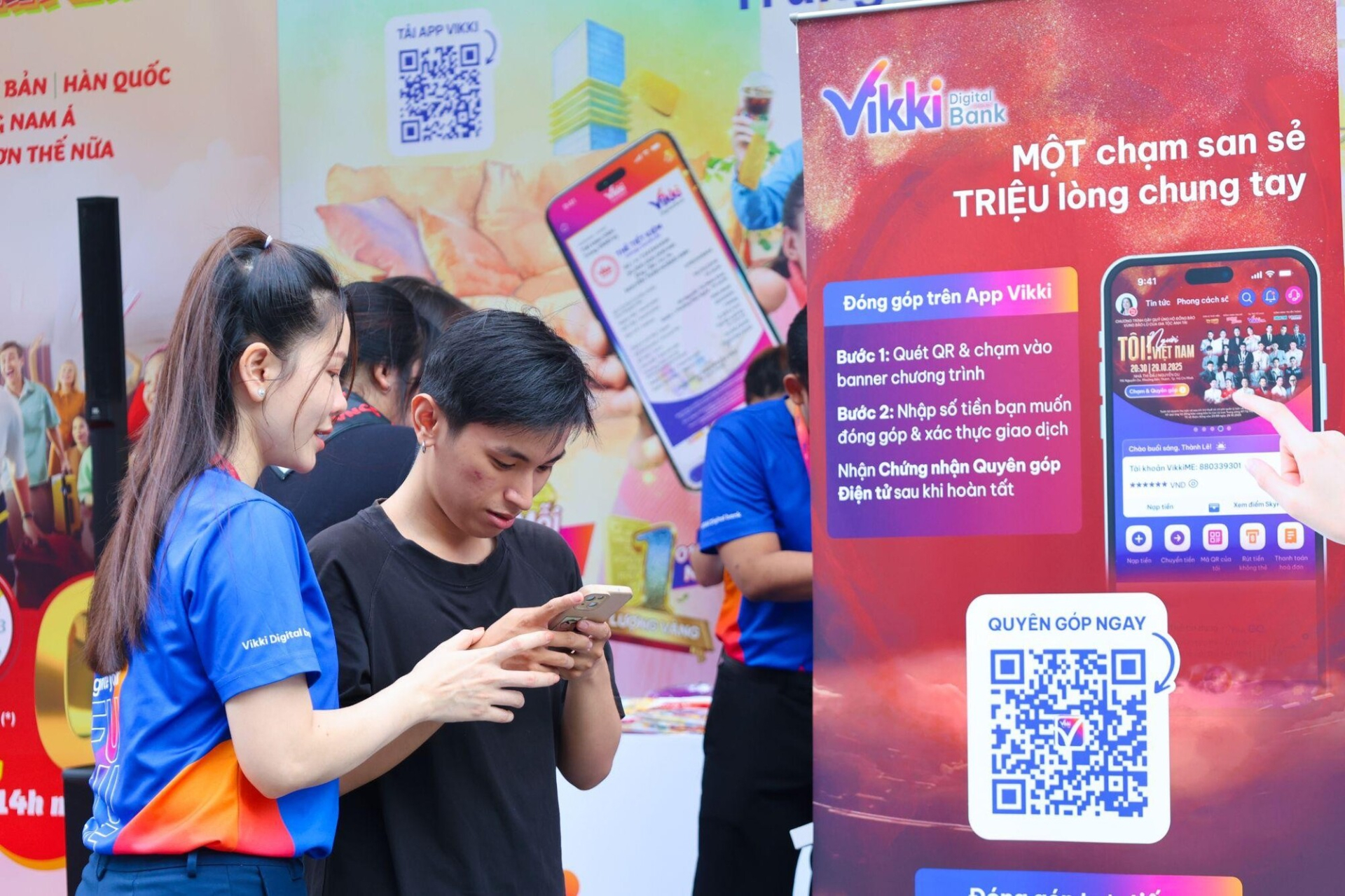 Vikki lan tỏa yêu thương : Đêm nhạc “Tôi! Người Việt Nam” & 5,3 tỷ đồng chuyển tới đồng bào bão lũ - ảnh 4