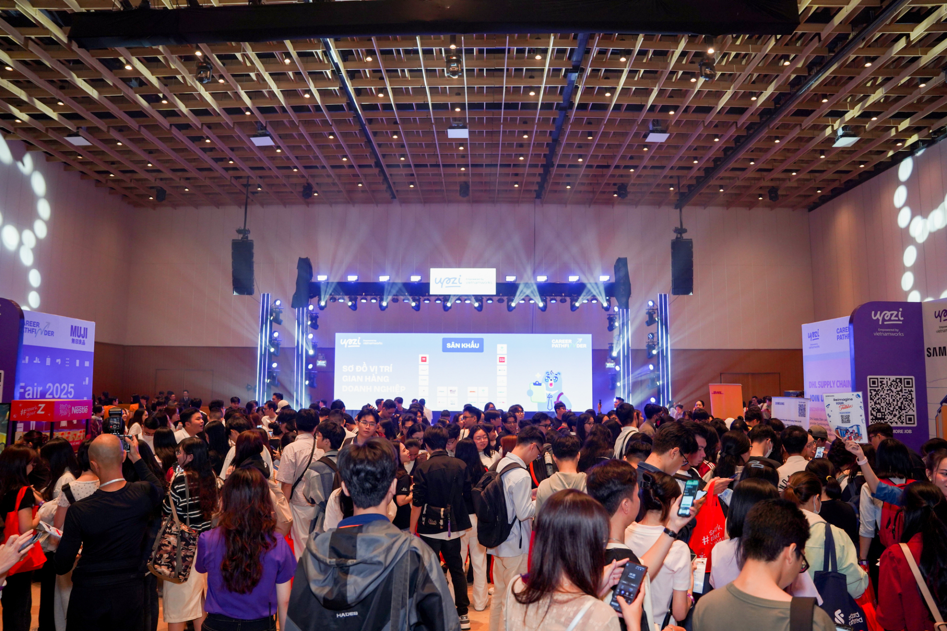 NAVIGOS GROUP Tổ Chức Sự Kiện Tuyển Dụng UPZI CAREER PATHFINDER Thu Hút Nhiều Sinh Viên Và Người Mới Đi Làm - ảnh 1