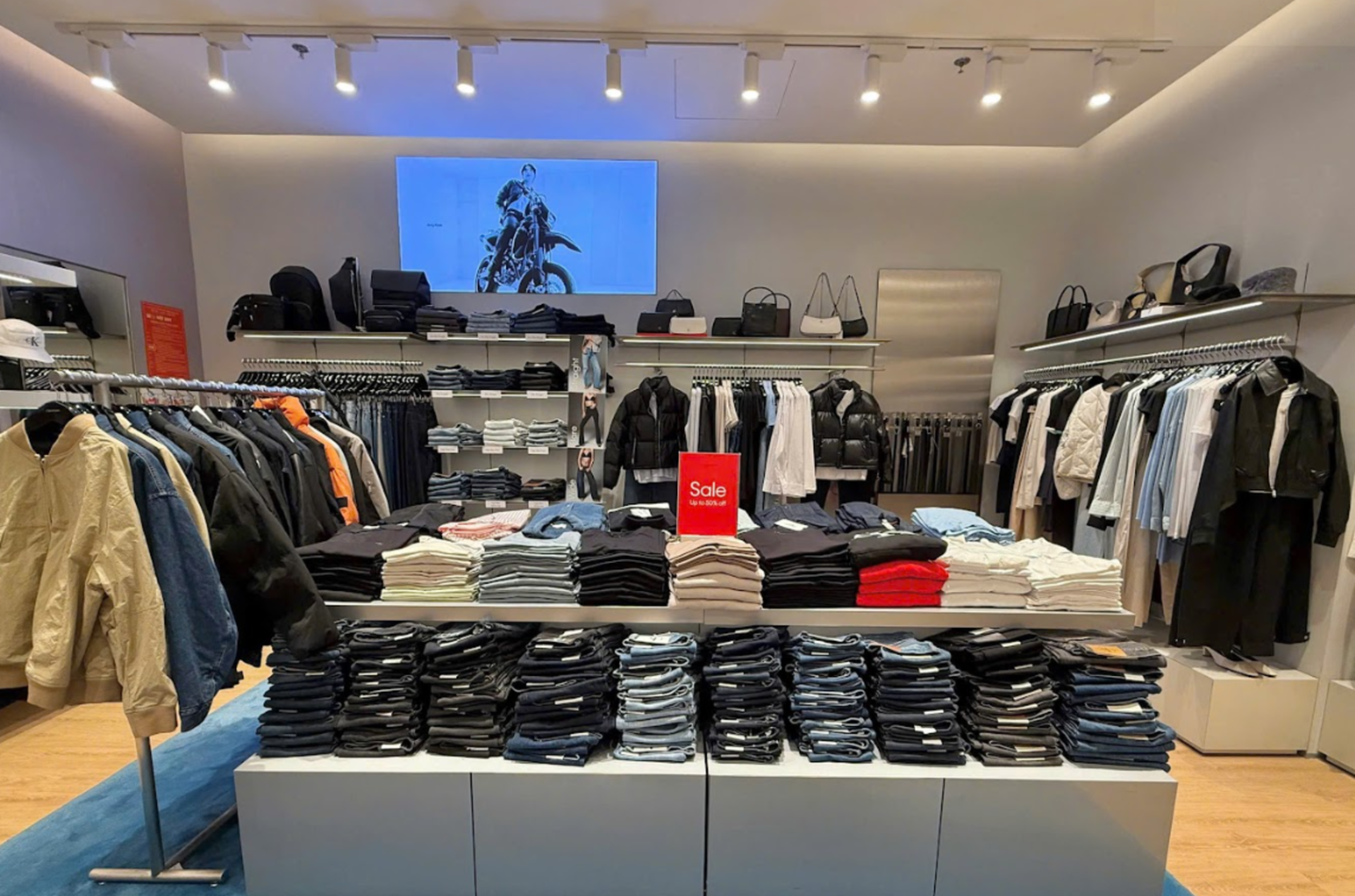 Top Các Dịp Sale Lớn Cuối Nam Mà Bạn Không Thể Bỏ Lỡ! Top1: ACFC Black Friday Sale - ảnh 9