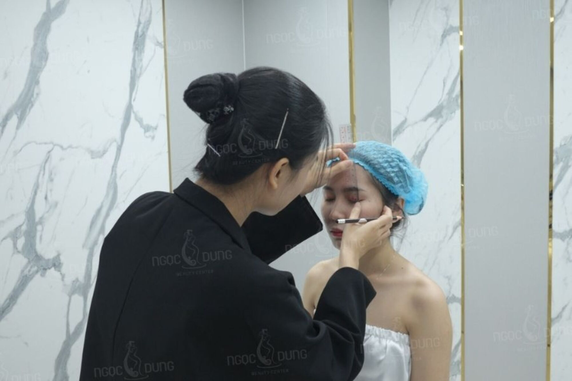 Phun mày chạm hạt vi điểm: Xu hướng chân mày tự nhiên 2025 - ảnh 3