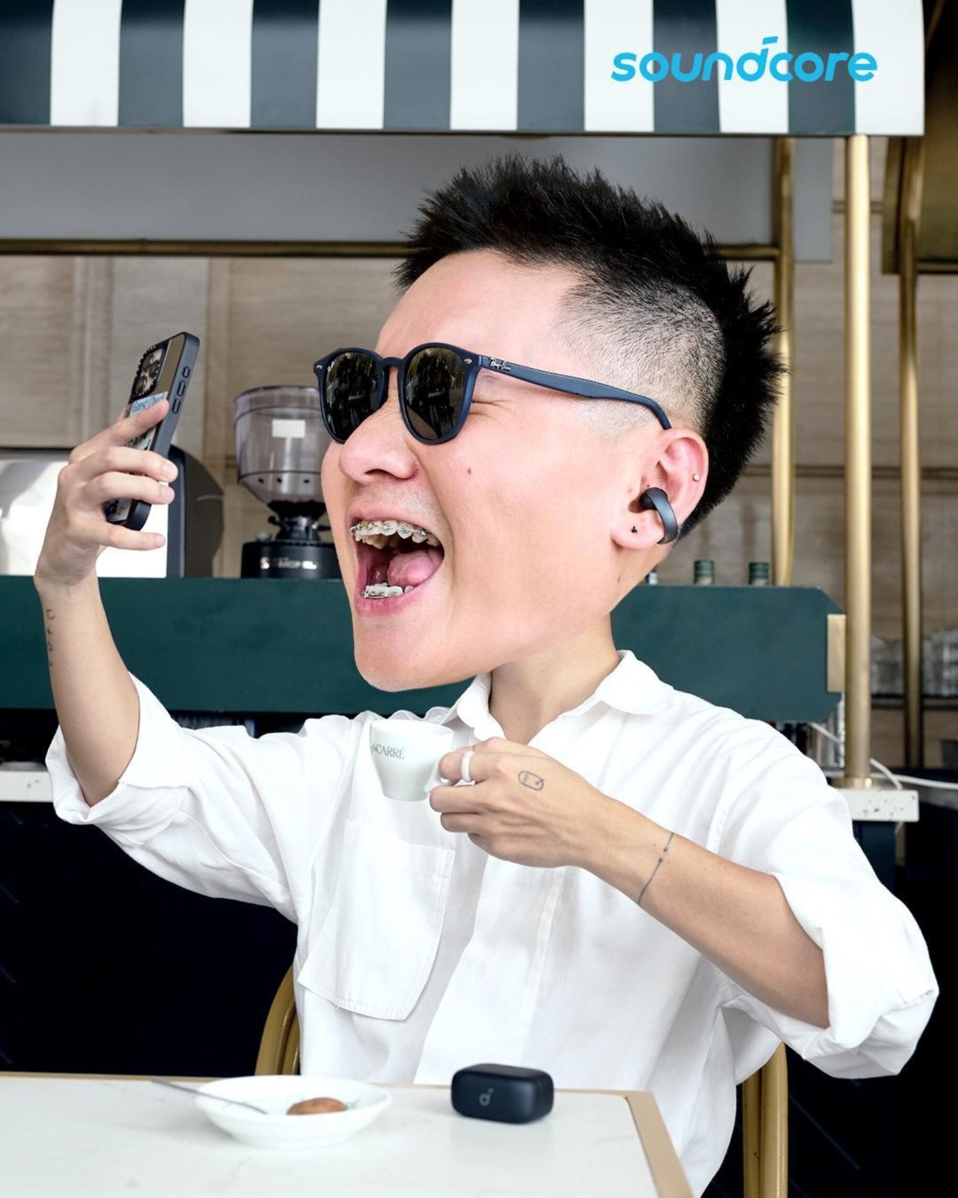 Giải mã cơn sốt: Vì sao giới trẻ đua nhau mang âm nhạc xuống phố với những chiếc tai nghe sành điệu? - ảnh 1