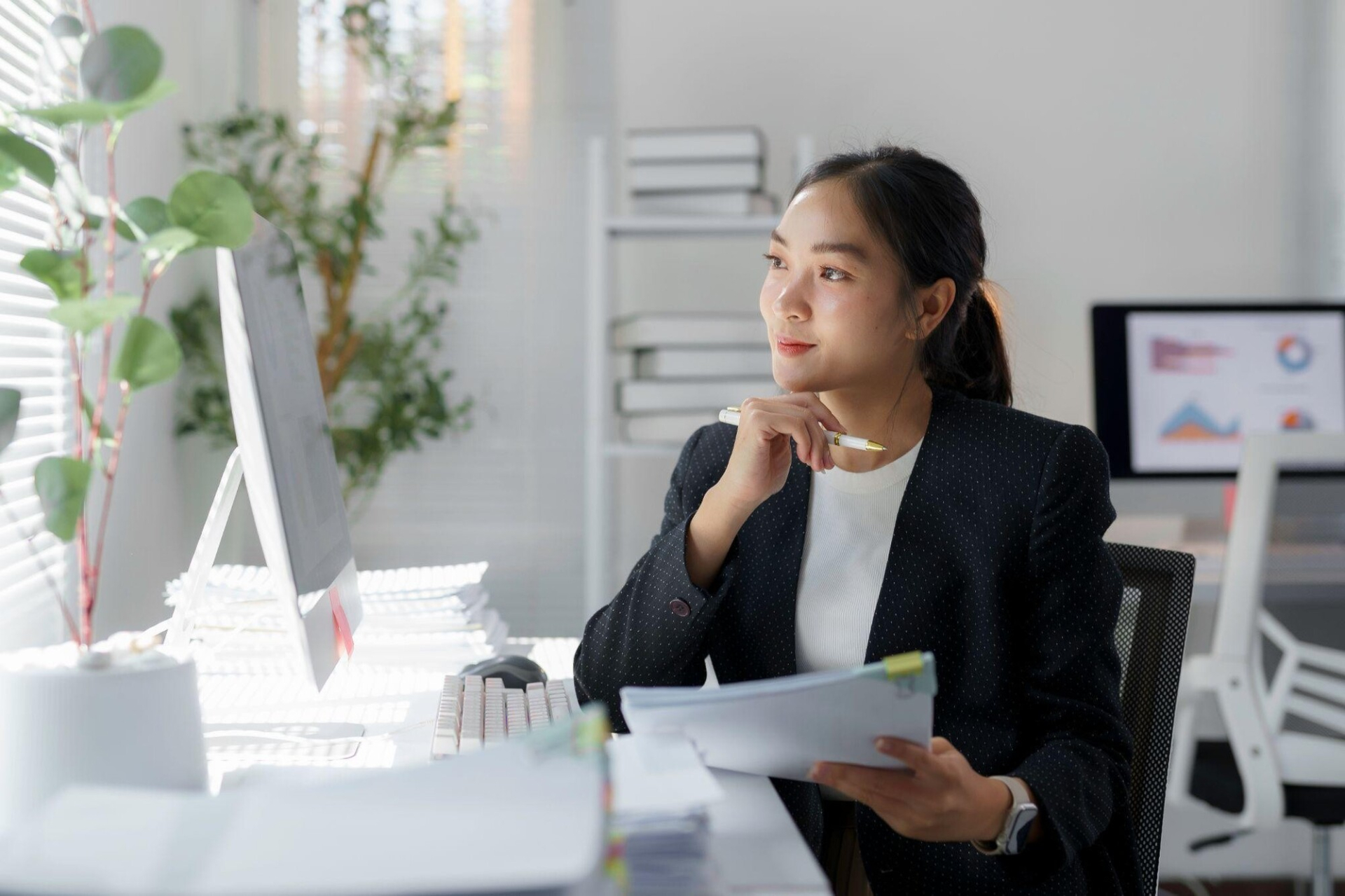 Từ “ổn định” đến “đột phá”: Chiến lược phát triển cho người đi làm ở giai đoạn mid-career - ảnh 1