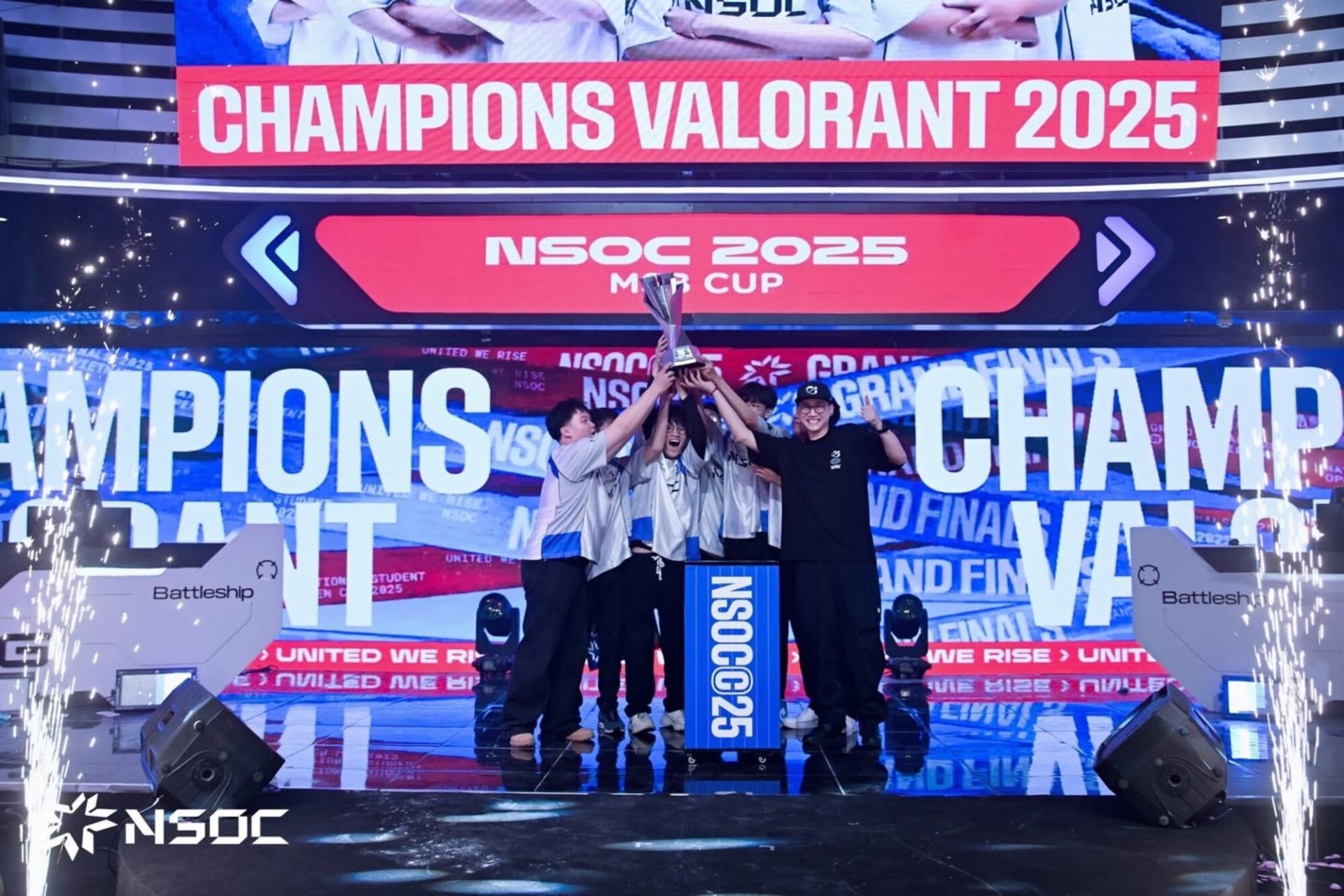 Wxrdie, 24k.Right cùng DJ Teddy Doox “đốt cháy” sân khấu Chung kết Quốc gia NSOC 2025 - ảnh 5