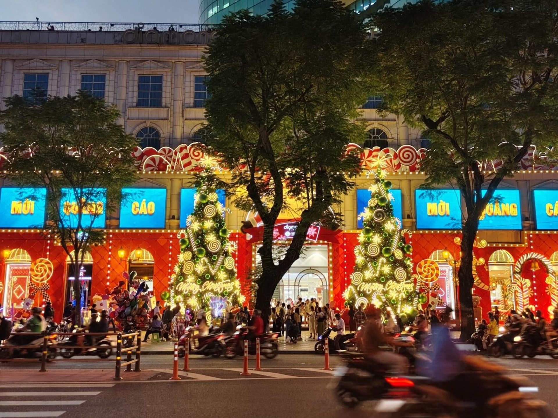 Vivo V60 Lite: Ghi lại trọn vẹn không khí Giáng sinh TPHCM qua từng khung hình - ảnh 2