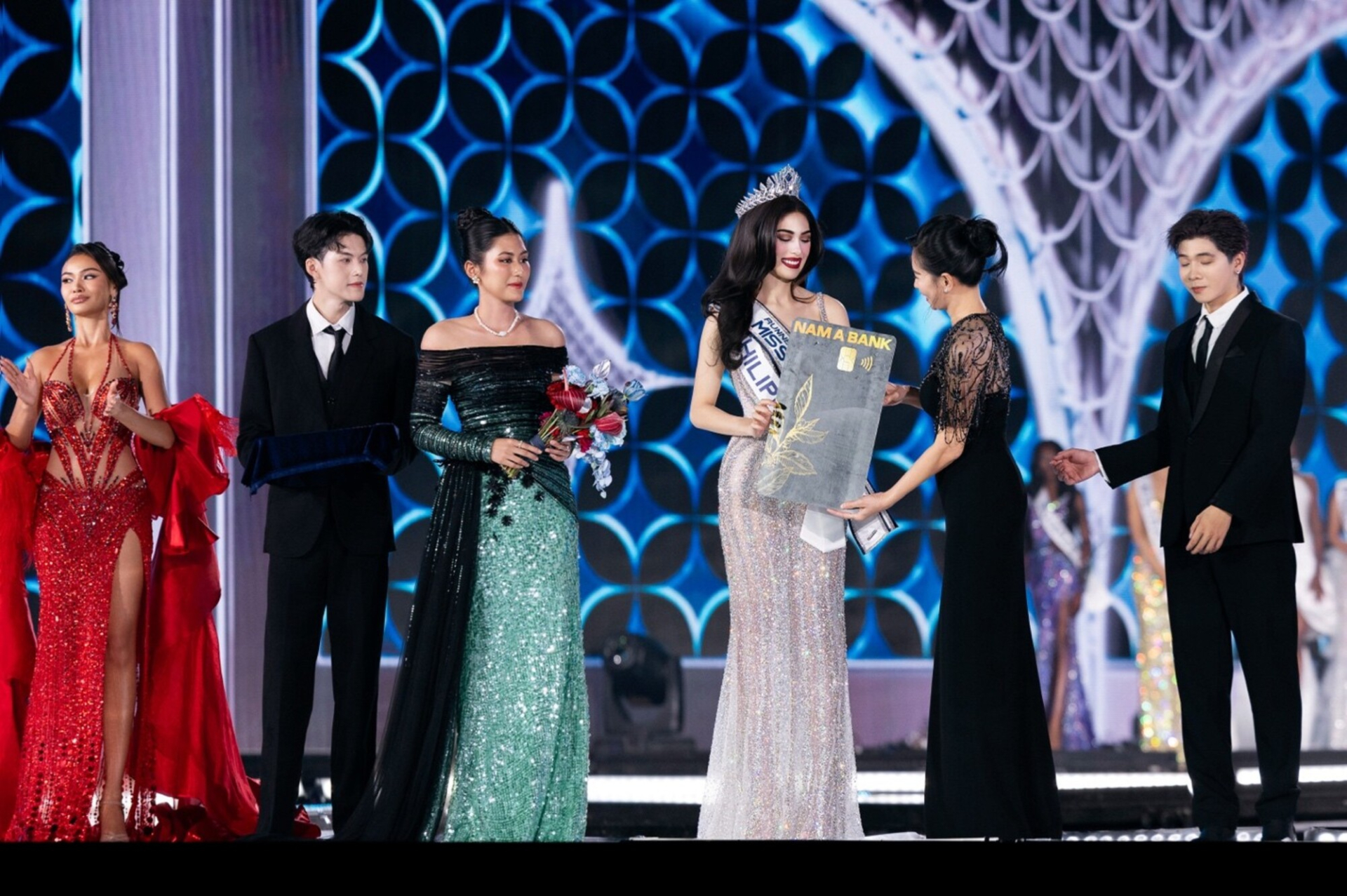 Hơn 20.000 khán giả thăng hoa tại Cosmo Music Fest by Nam A Bank - ảnh 2