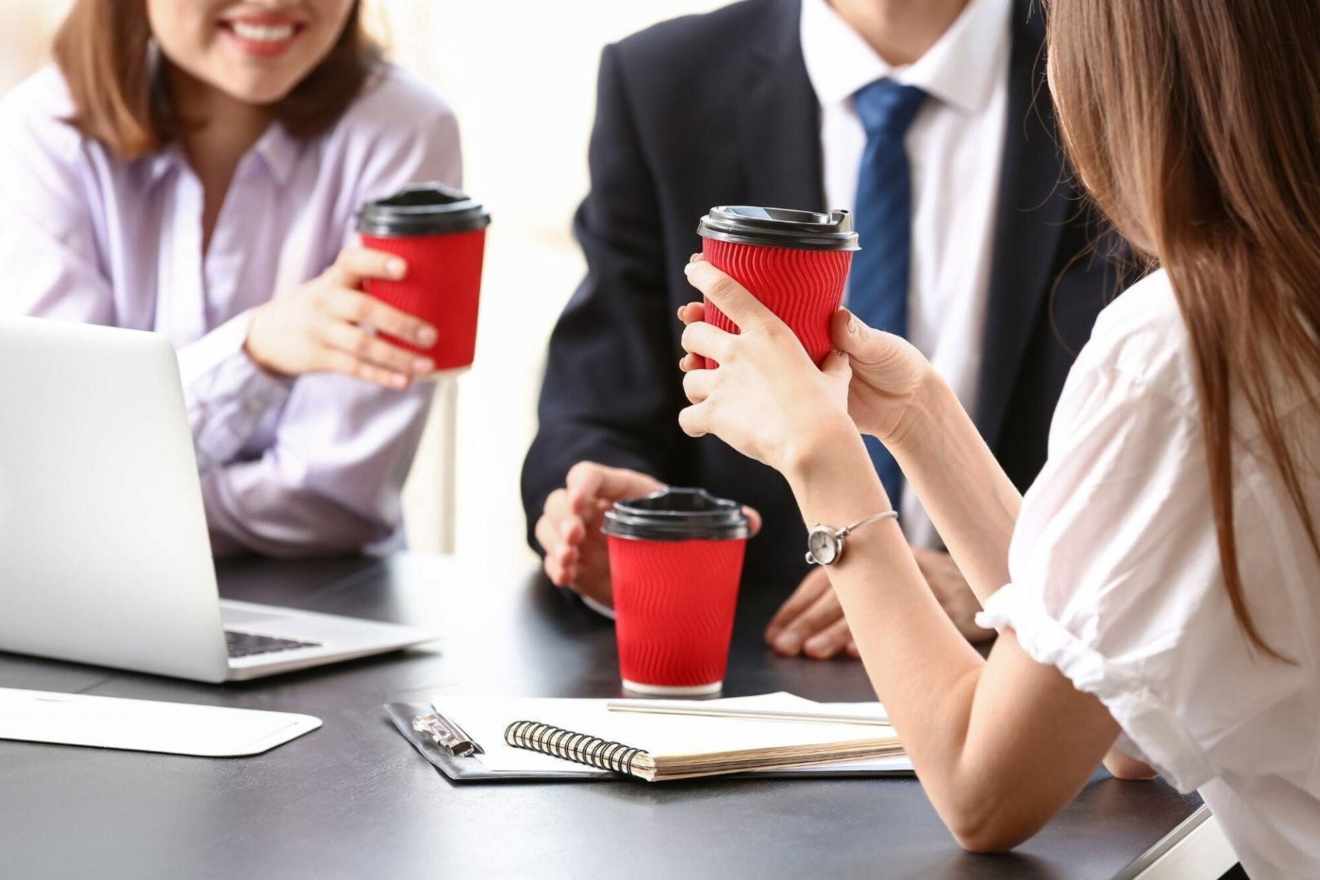 Gợi ý những cách “hâm nóng” tình đồng nghiệp dịp cuối năm - ảnh 2