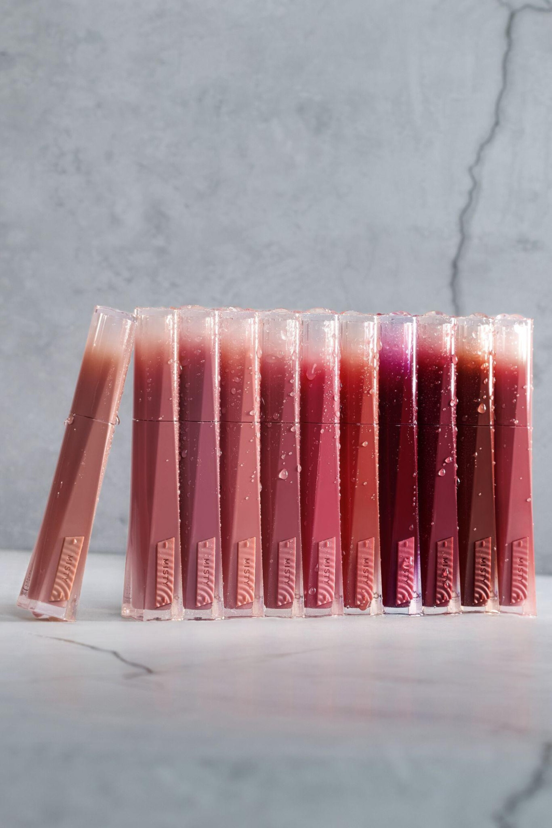 3CE mở màn 2026 bằng dòng son Pha Lê Misty Lip Bare, nhanh chóng “gây sốt” trong cộng đồng sắc đẹp - ảnh 2