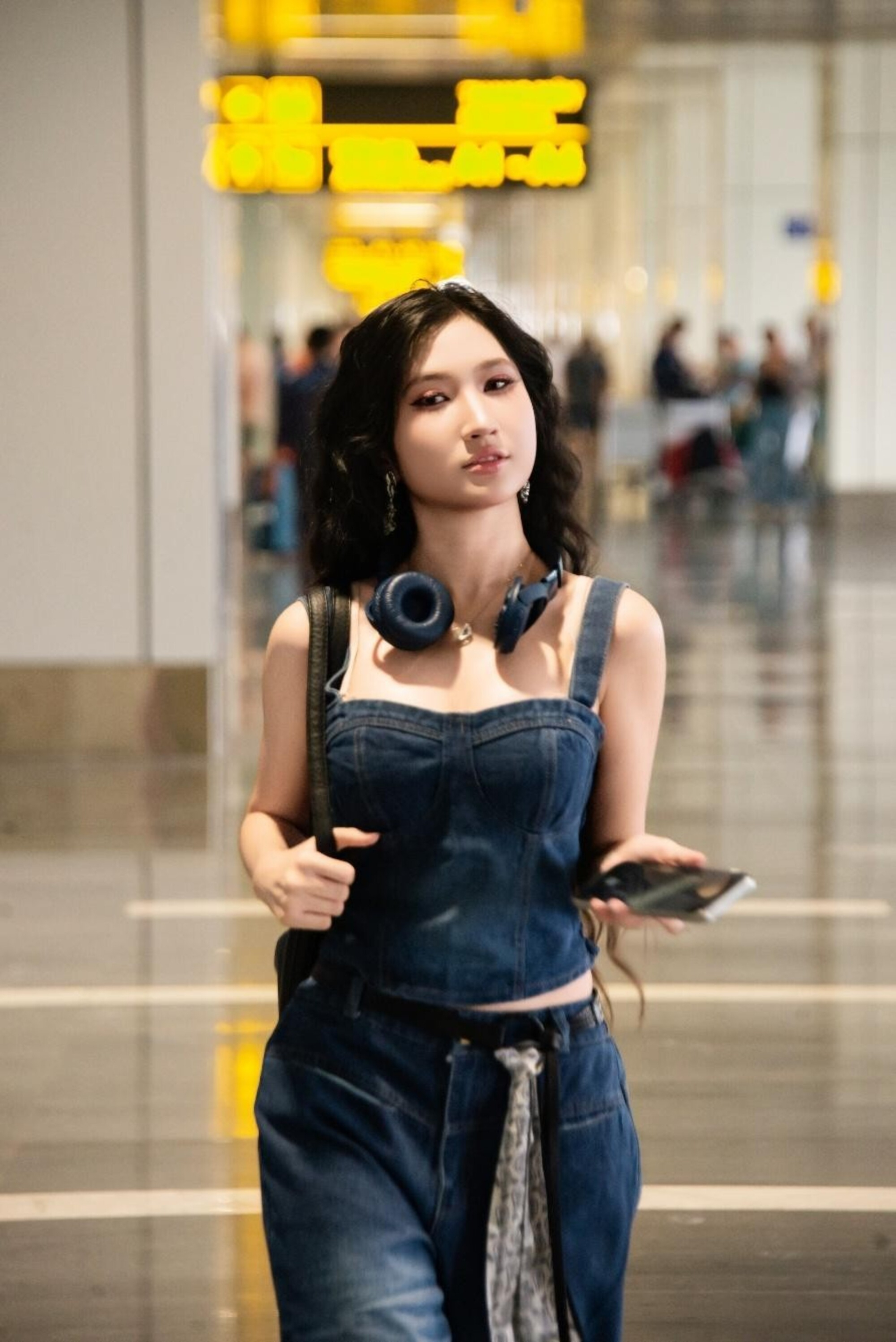 Cô nàng idol Gen Z Lona: 'Nghề Idol Livestream không chỉ có màu hồng' - ảnh 1