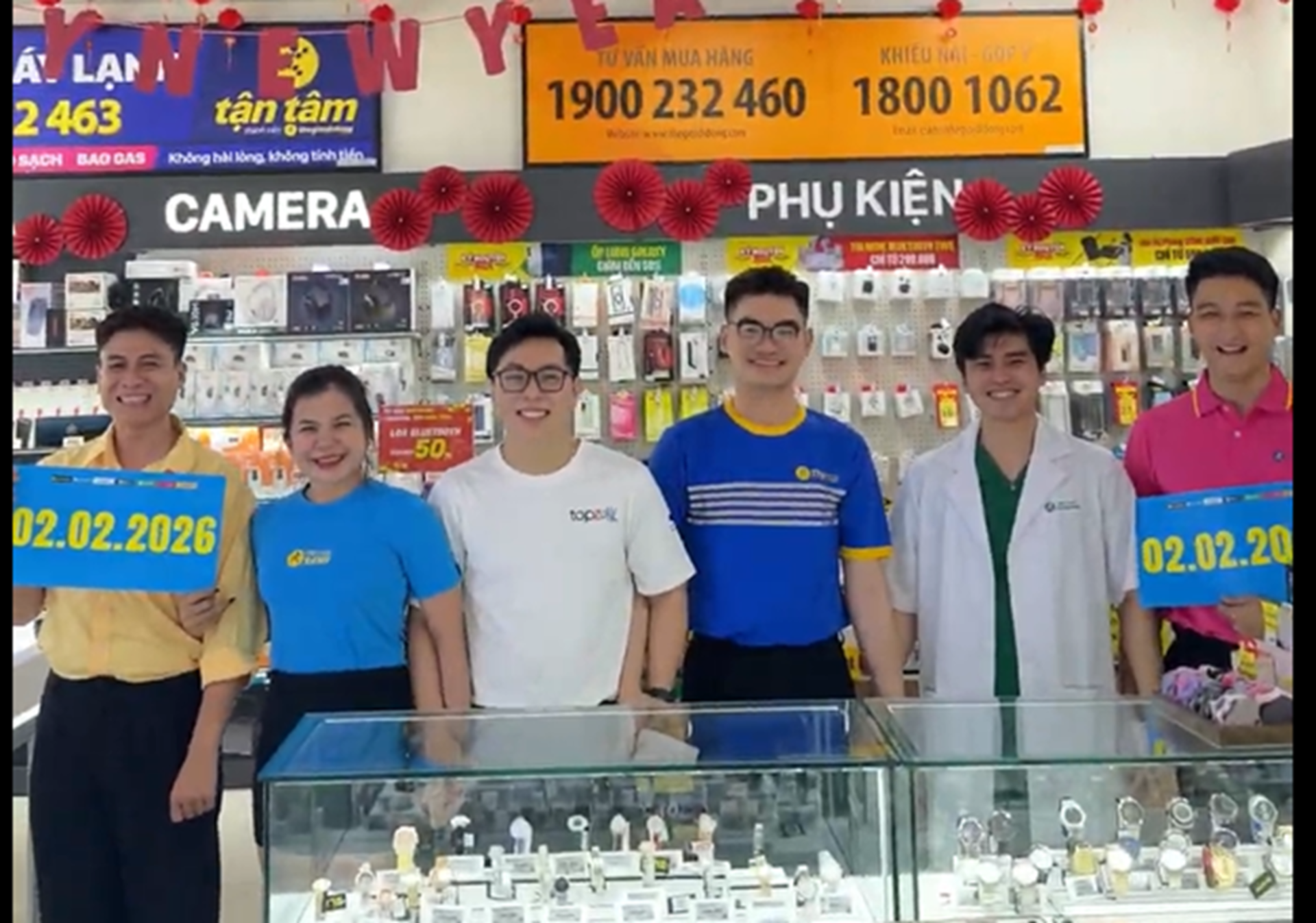 Hài hước chờ thưởng Tết tại Công ty Cổ phần đầu tư Điện máy Xanh: từ “Hey Siri” đến khoe vàng, iPhone Pro Max - ảnh 1