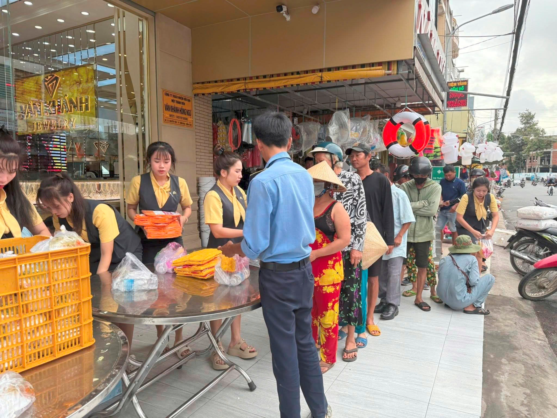 Doanh nghiệp Đồng Tháp lan tỏa giá trị nhân văn qua hoạt động xã hội tại cơ sở y tế - ảnh 3