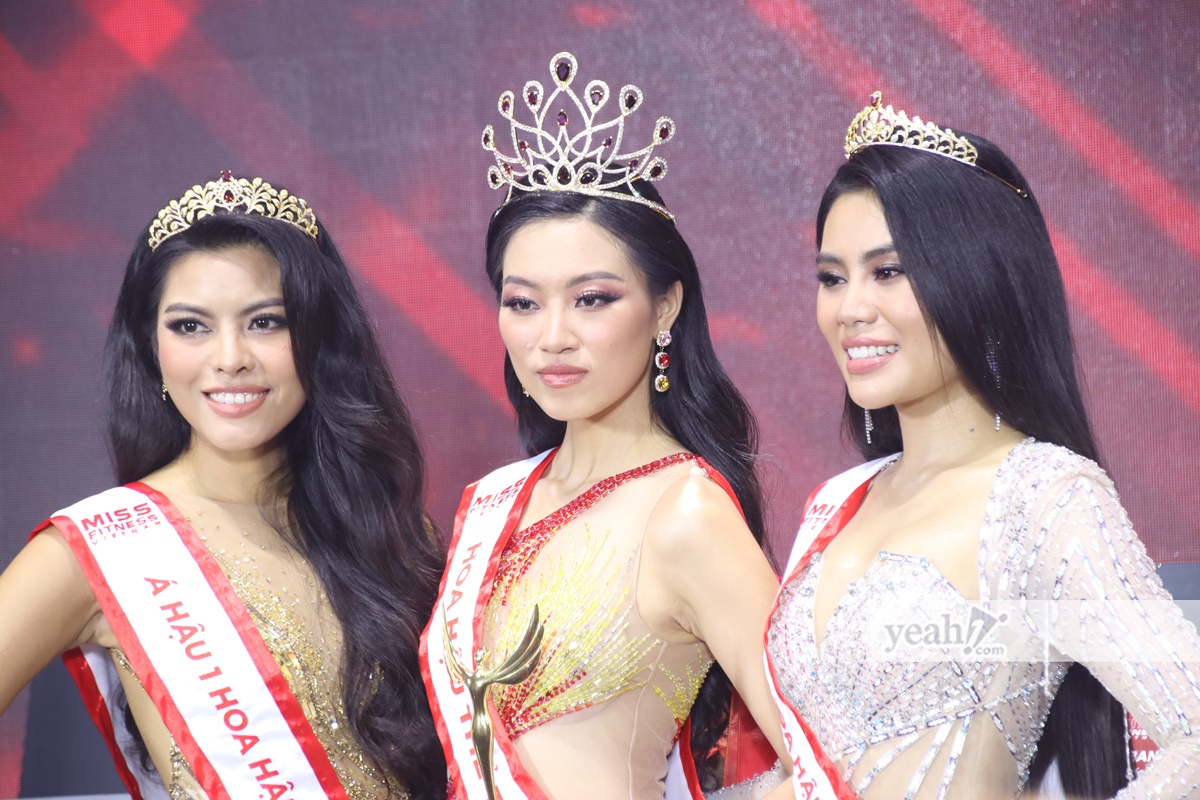 Biểu cảm khó hiểu của 2 mỹ nhân Miss Fitness Vietnam: Hoa hậu nhăn nhó, Á hậu 1 lại 'drama' như phim Ấn Độ? - ảnh 1