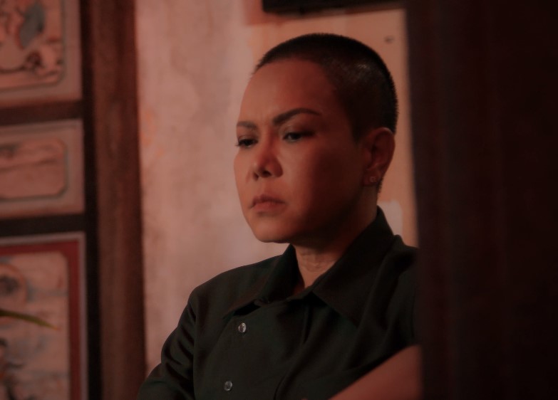Việt Hương đội tóc giả được khen trẻ ra 10 tuổi, đối lập hoàn toàn hình ảnh cạo trọc, máu lửa trên phim - ảnh 4