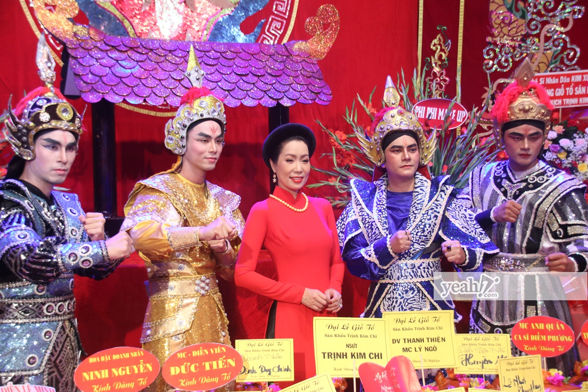 Nghệ sĩ tề tựu trong ngày giỗ tổ nghề sân khấu: Nô nức về nhà thờ tổ của Hoài Linh, sân khấu Trịnh Kim Chi - ảnh 5