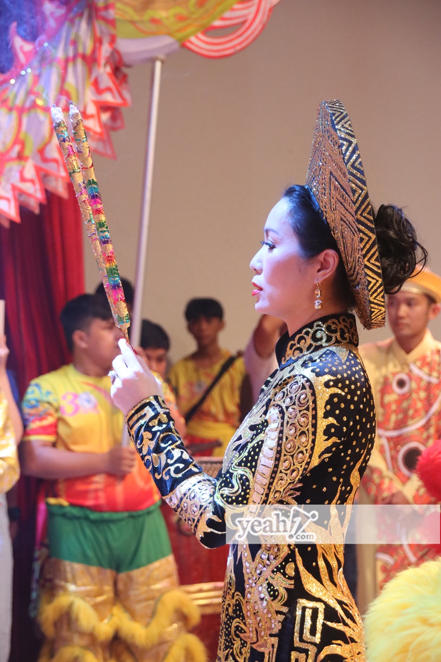 Nghệ sĩ tề tựu trong ngày giỗ tổ nghề sân khấu: Nô nức về nhà thờ tổ của Hoài Linh, sân khấu Trịnh Kim Chi - ảnh 9