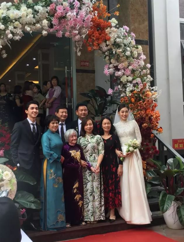 Từng diện croptop thoải mái trong đám cưới, Phương Nga vẫn diện áo cưới kín bưng khi làm lễ ở nhà trai - ảnh 2