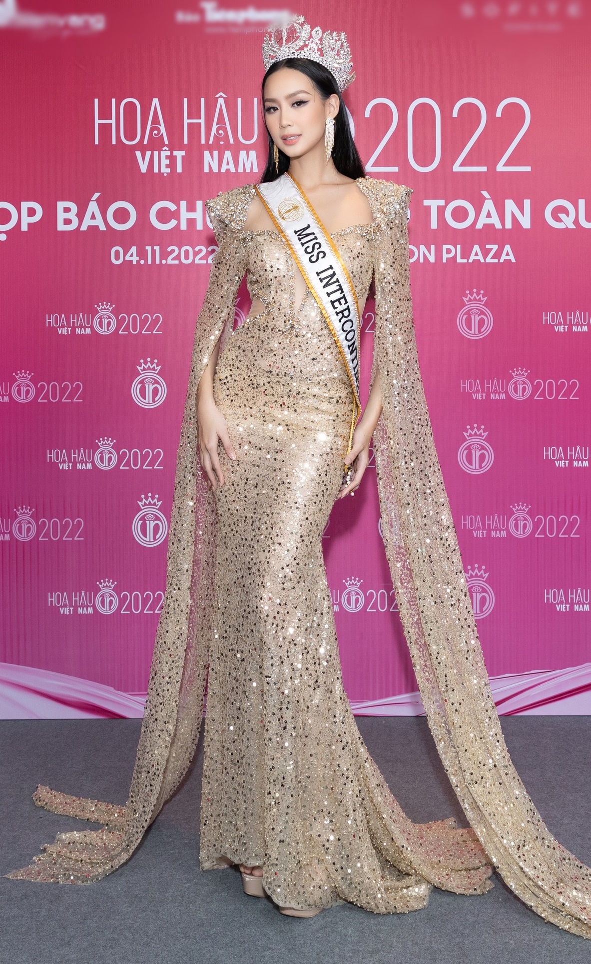 Thảm đỏ 'bất ổn' của Hoa hậu Việt Nam: Đỗ Hà diện quần khó hiểu, Thiên Ân bị chê 'sến' - ảnh 5