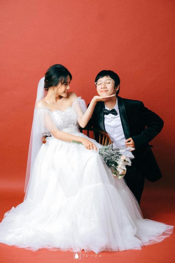 Cặp đôi cưới nhau nhờ tấm ảnh hôn má ngày bé, CĐM trầm trồ: 'Hẹn nhau từ kiếp trước à?' - ảnh 1