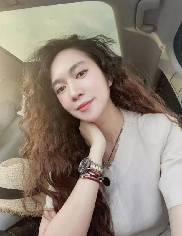 Bị chê kiểu tóc mới trông già và kém sắc, vợ Lý Hải đáp trả thế nào mà netizen câm nín? - ảnh 1