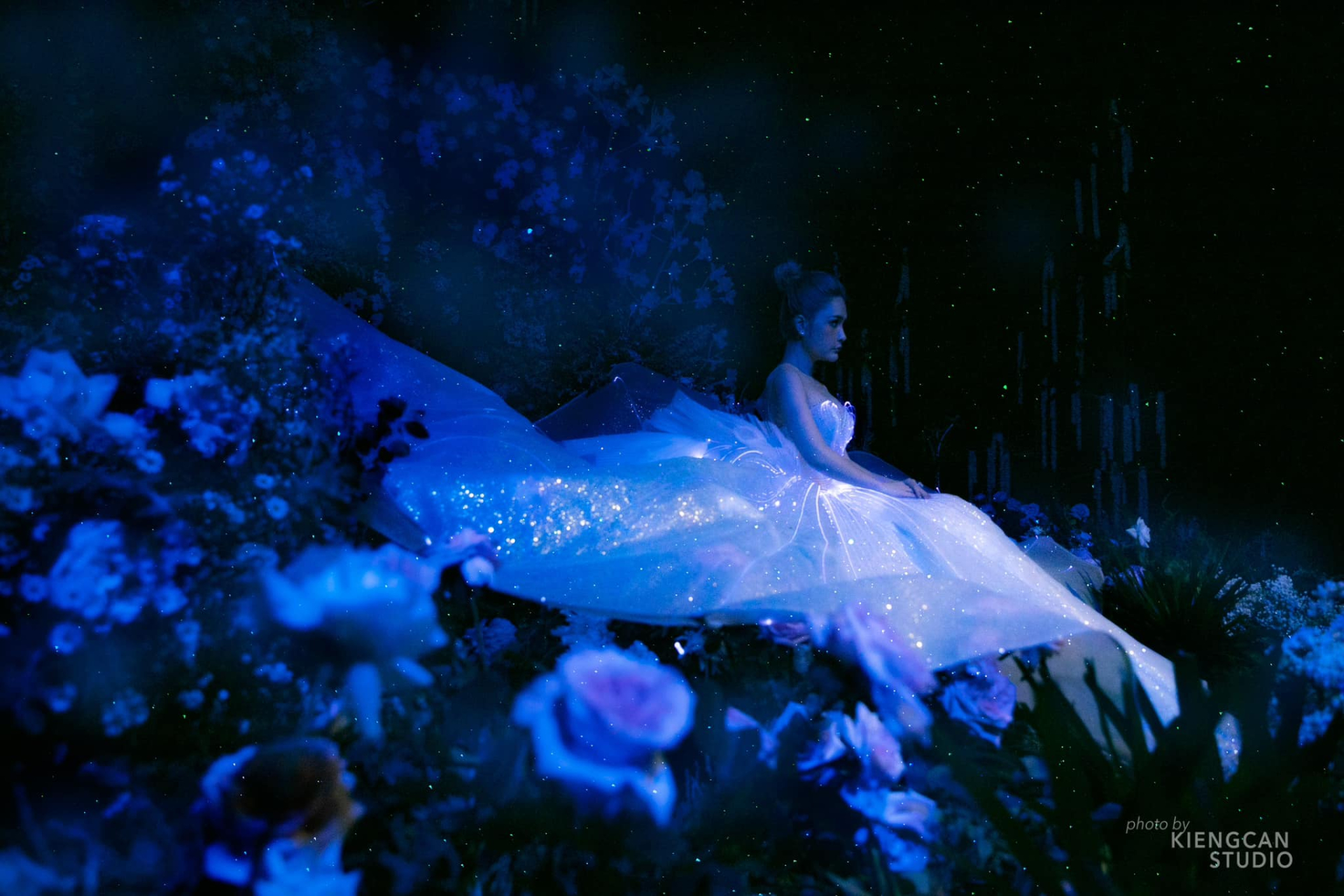 Cận cảnh chiếc váy cưới phát sáng của Đoàn Di Băng, được khen tựa công chúa trong cổ tích đời thường - ảnh 4