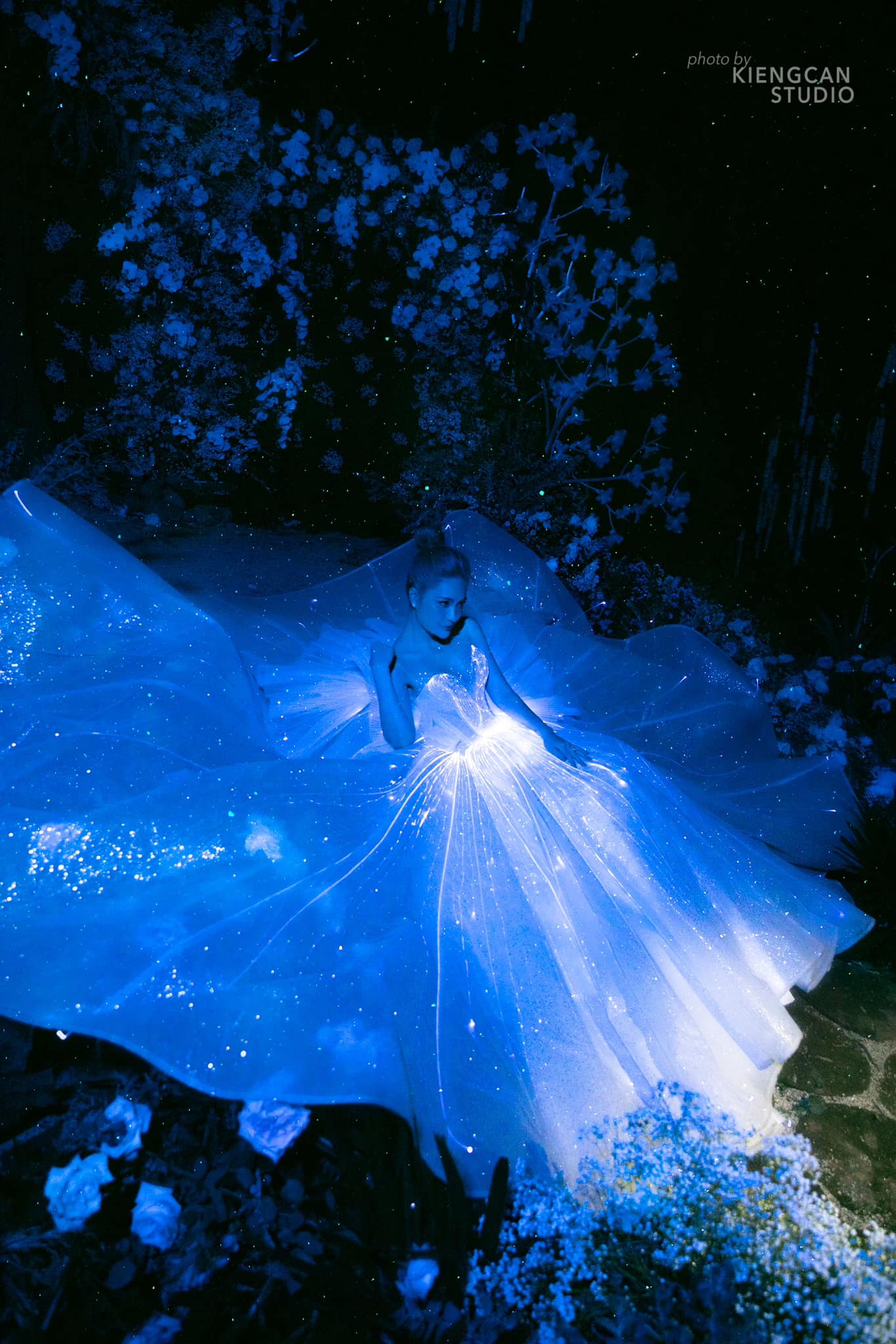 Cận cảnh chiếc váy cưới phát sáng của Đoàn Di Băng, được khen tựa công chúa trong cổ tích đời thường - ảnh 3